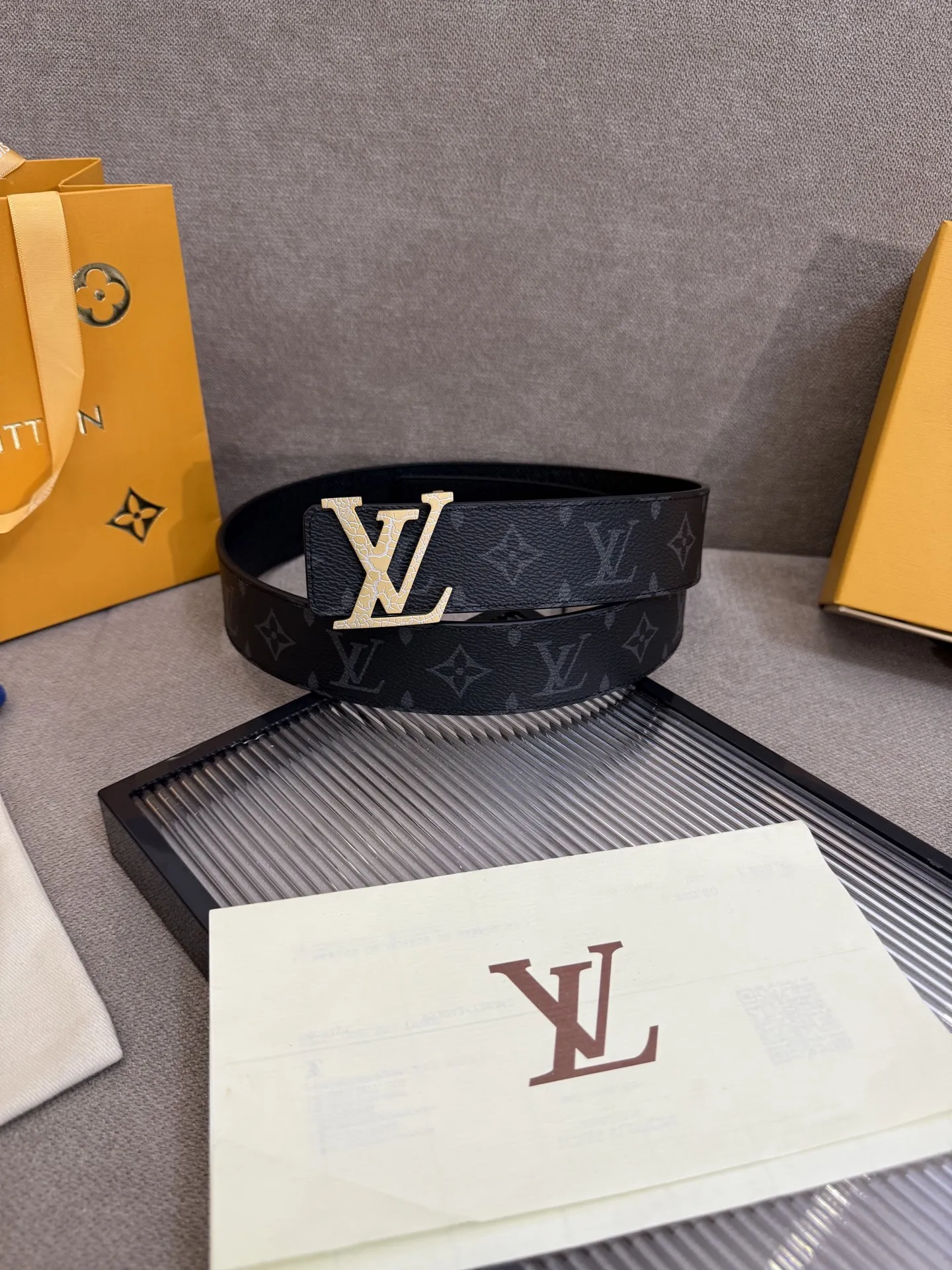 Louis Vuitton 新作黒革ベルト