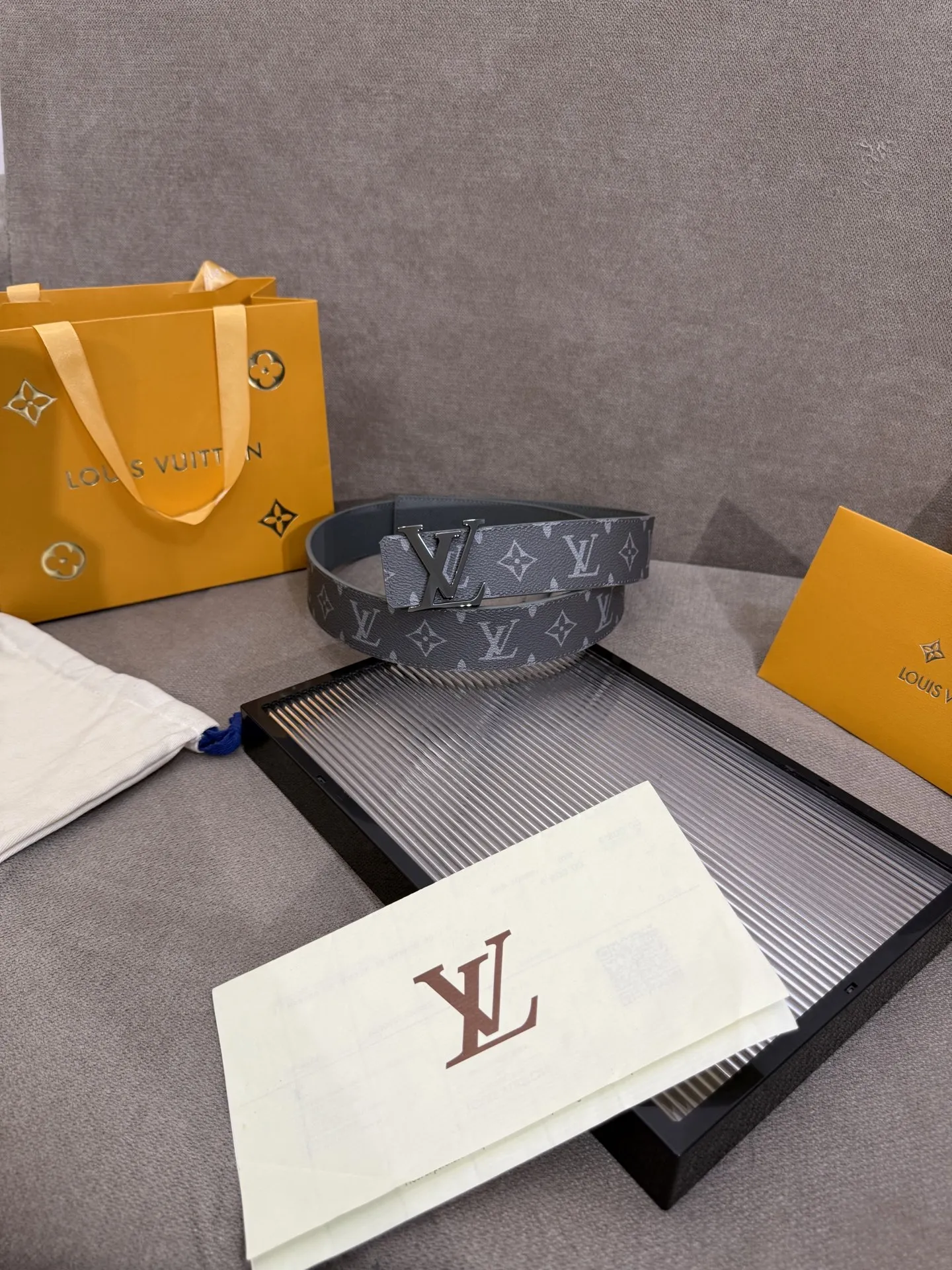 LOUIS VUITTON 新作グレーベルト4cm幅