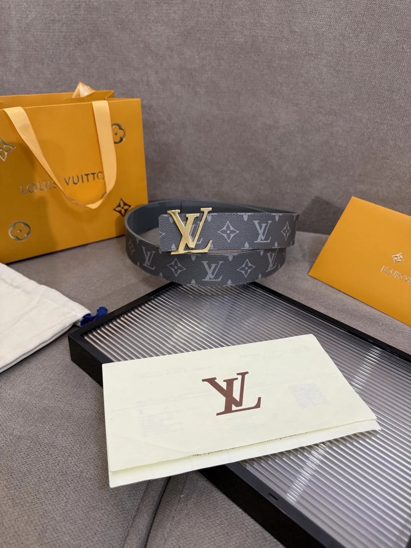 LOUIS VUITTON 新作グレーベルト4cm幅