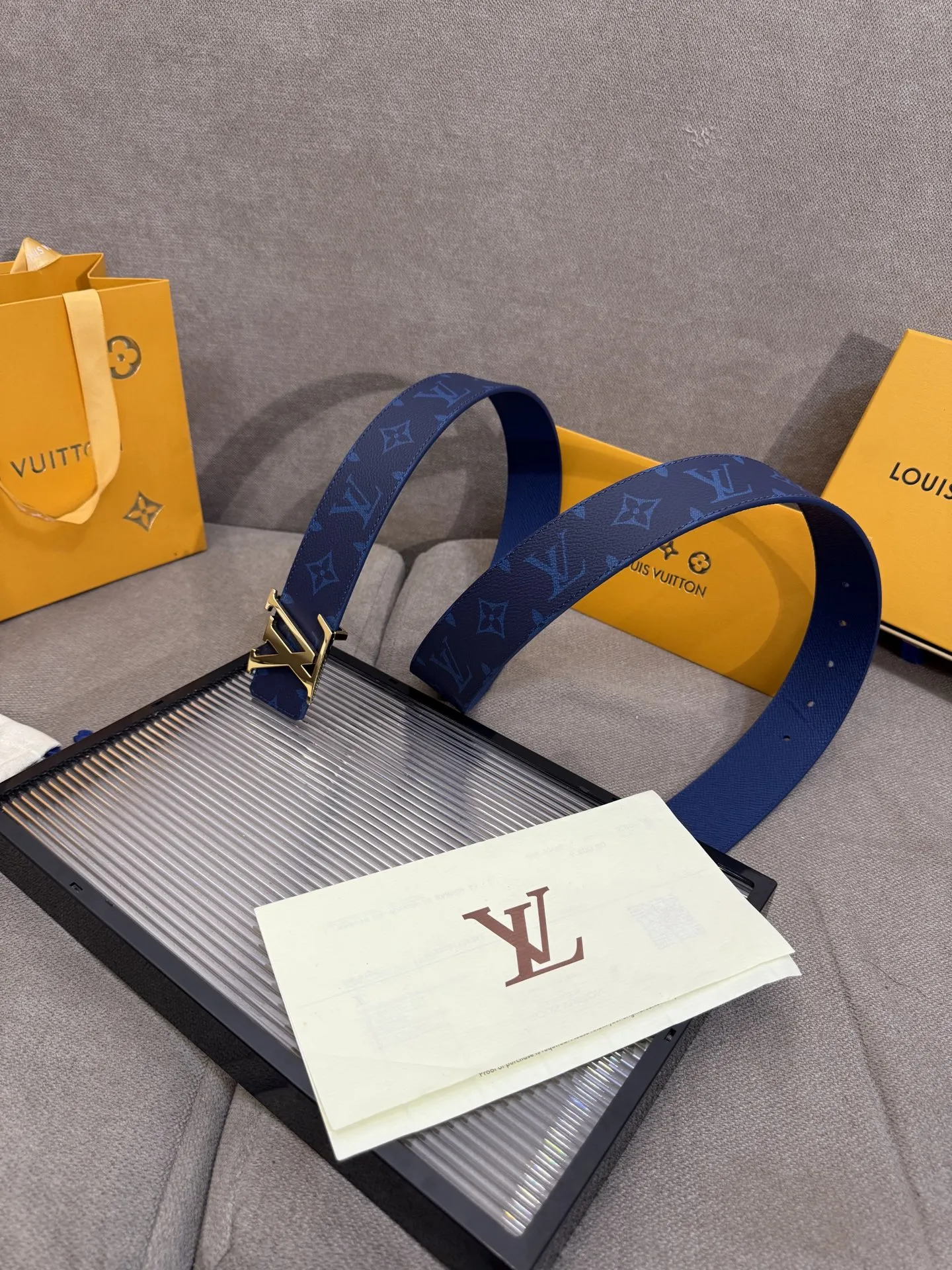 LOUIS VUITTON新作ブルーベルト レザー - 画像 (4)