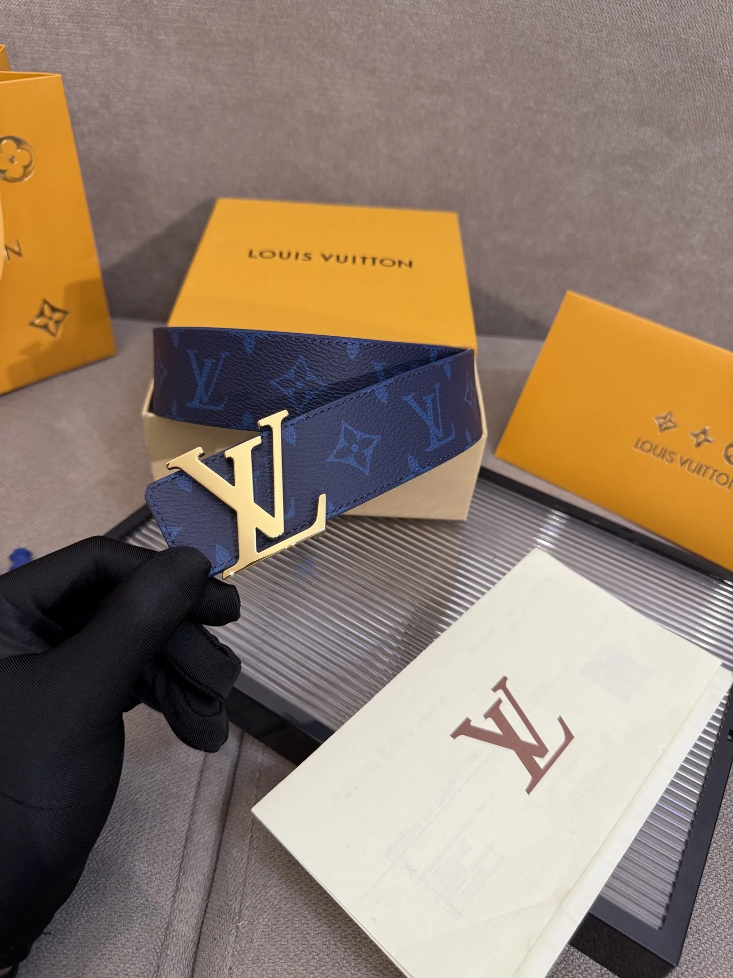 LOUIS VUITTON新作ブルーベルト レザー - 画像 (7)
