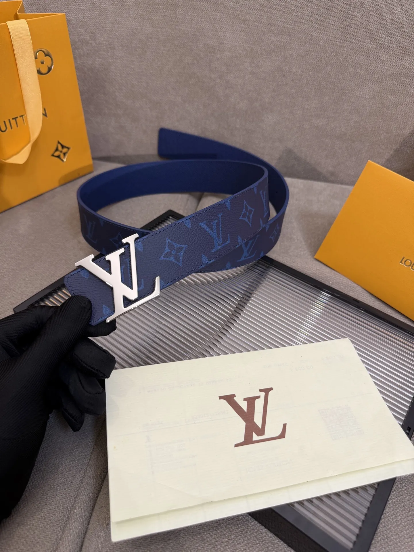 Louis Vuitton 新作ブルーベルトアルファベットバックル
