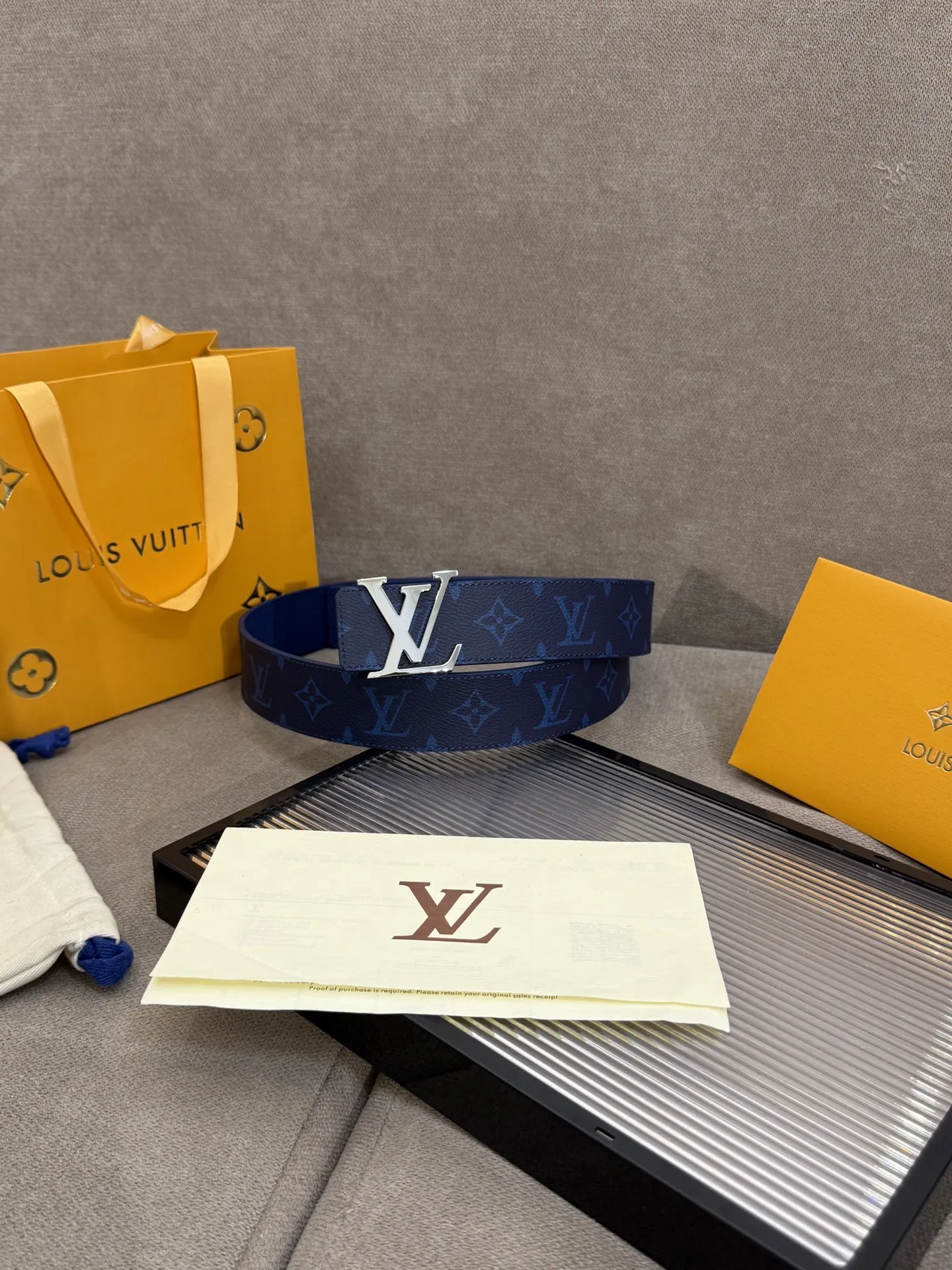 Louis Vuitton 新作ブルーベルトアルファベットバックル - 画像 (3)