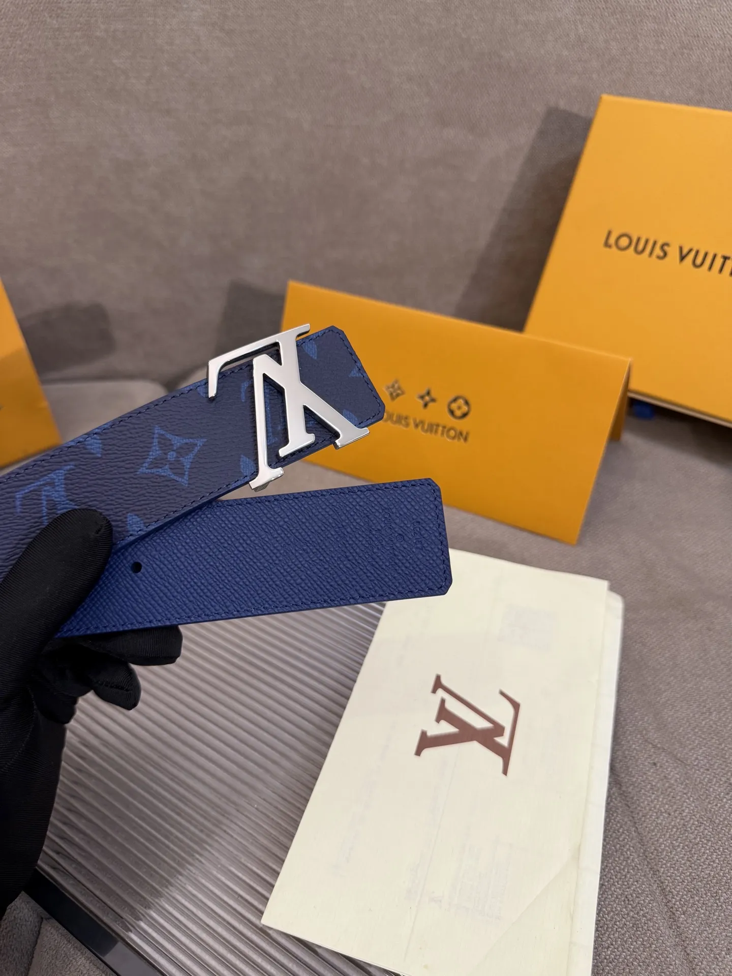 Louis Vuitton 新作ブルーベルトアルファベットバックル - 画像 (5)