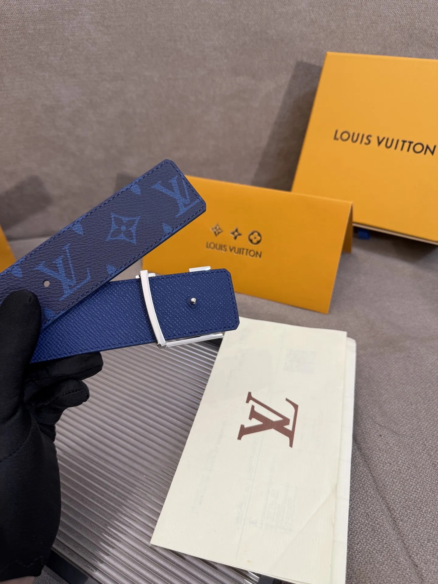 Louis Vuitton 新作ブルーベルトアルファベットバックル - 画像 (7)