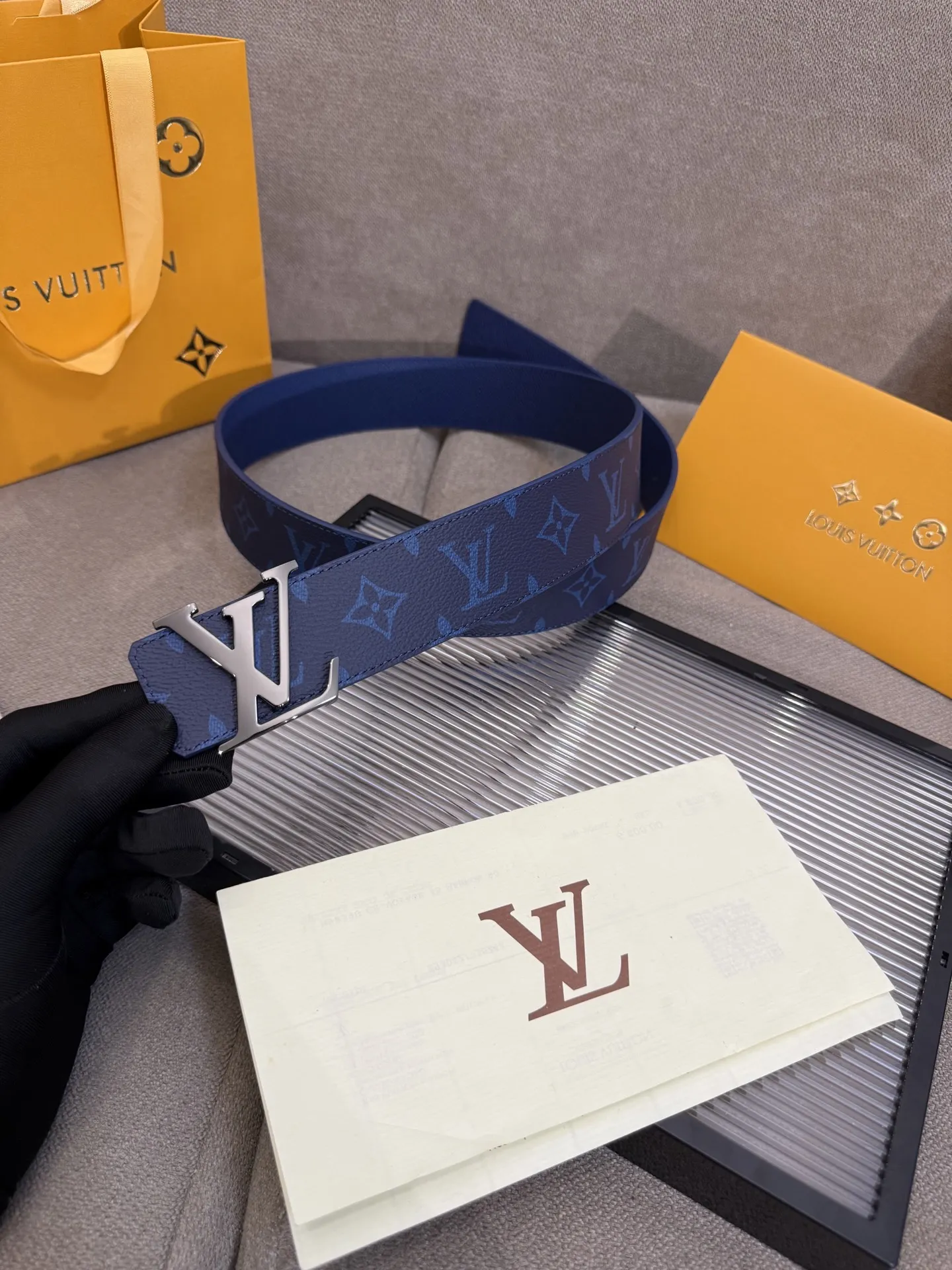 LOUIS VUITTON新作ブルーベルト帆布レザー