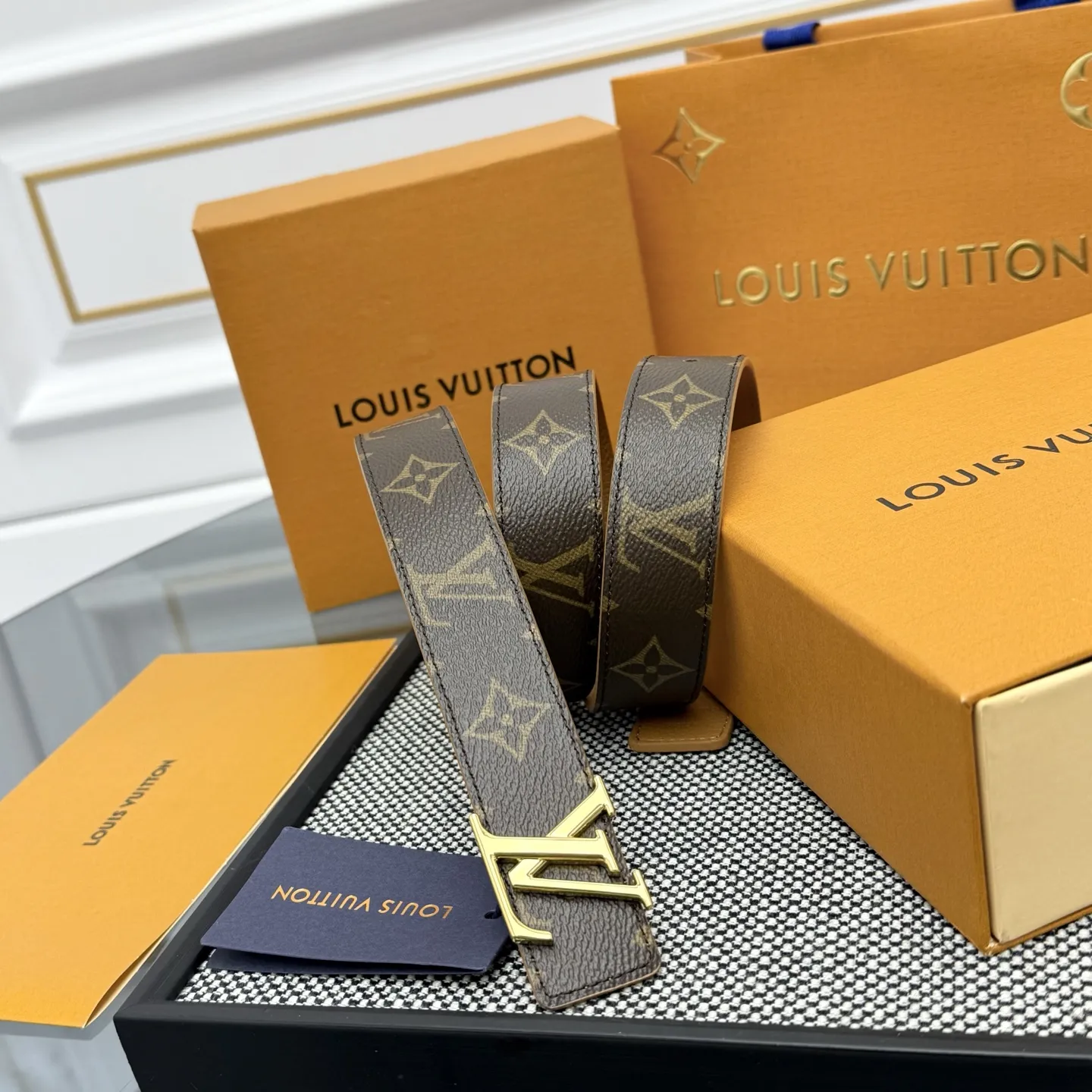 LOUIS VUITTON 新作ブラウンダブルベルト