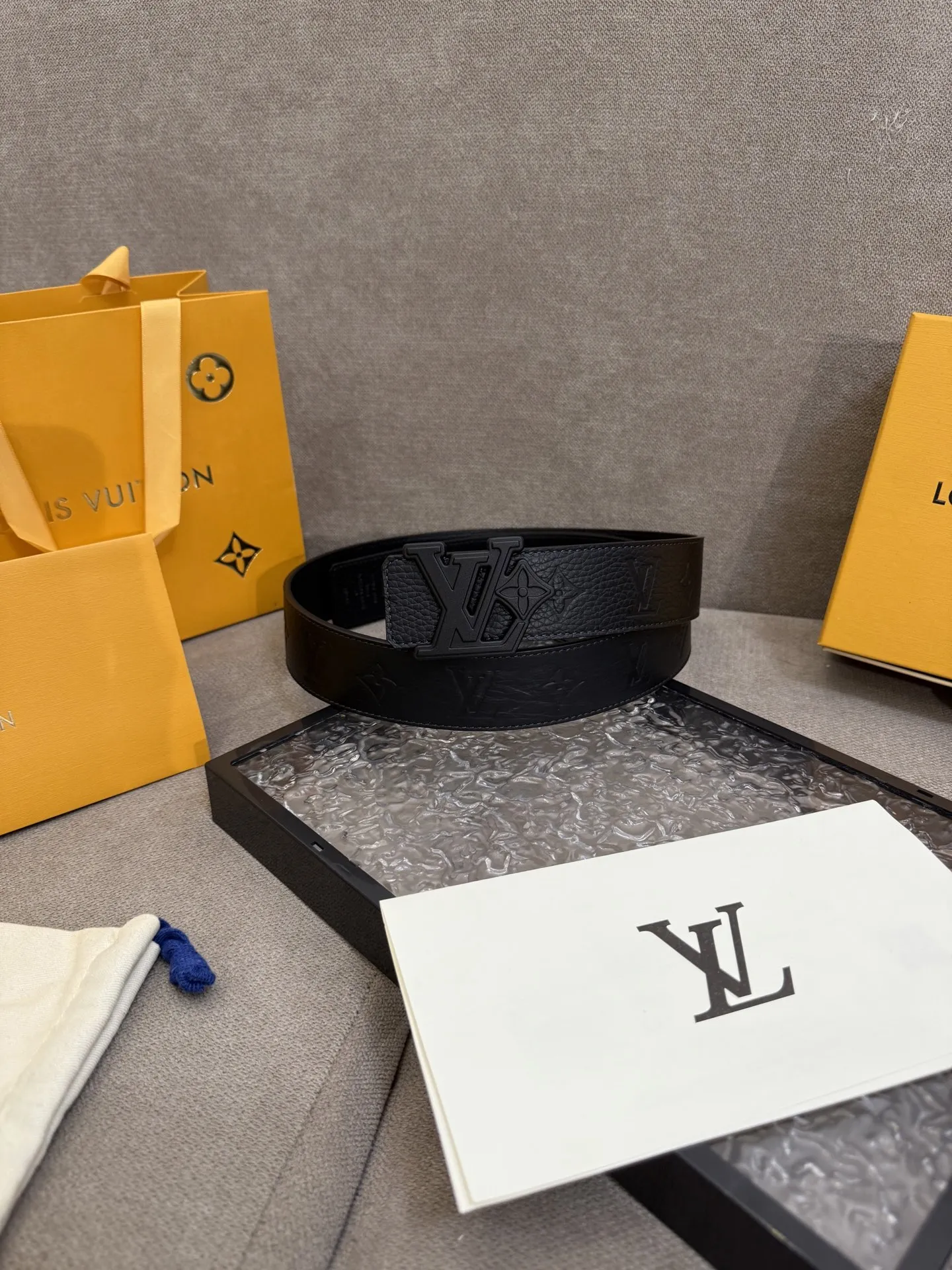 LOUIS VUITTON 新作黒ベルト