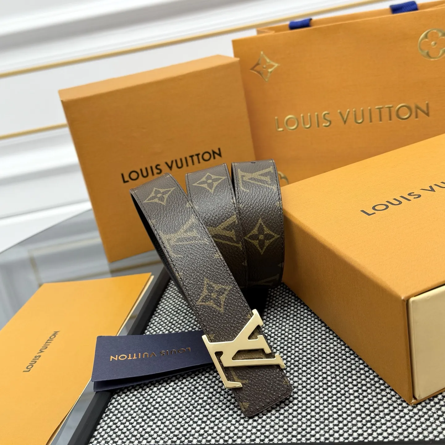 LOUIS VUITTON 新作ブラウンベルト