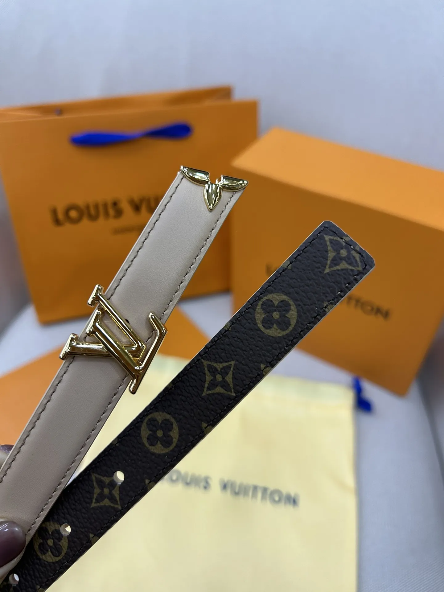 Louis Vuitton ダブルフェイスベルト クリームとブラック