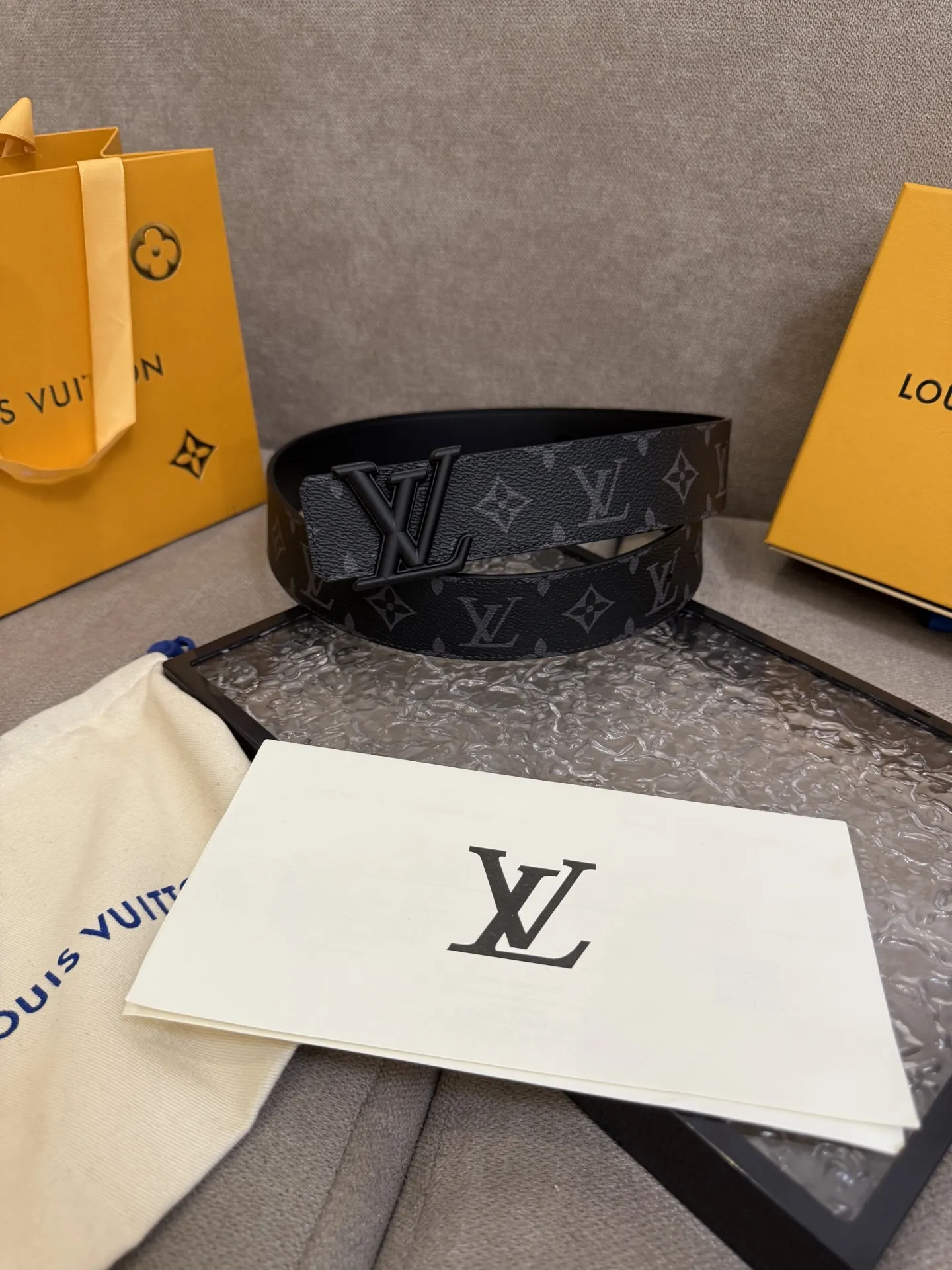 LOUIS VUITTON新作黒ベルト