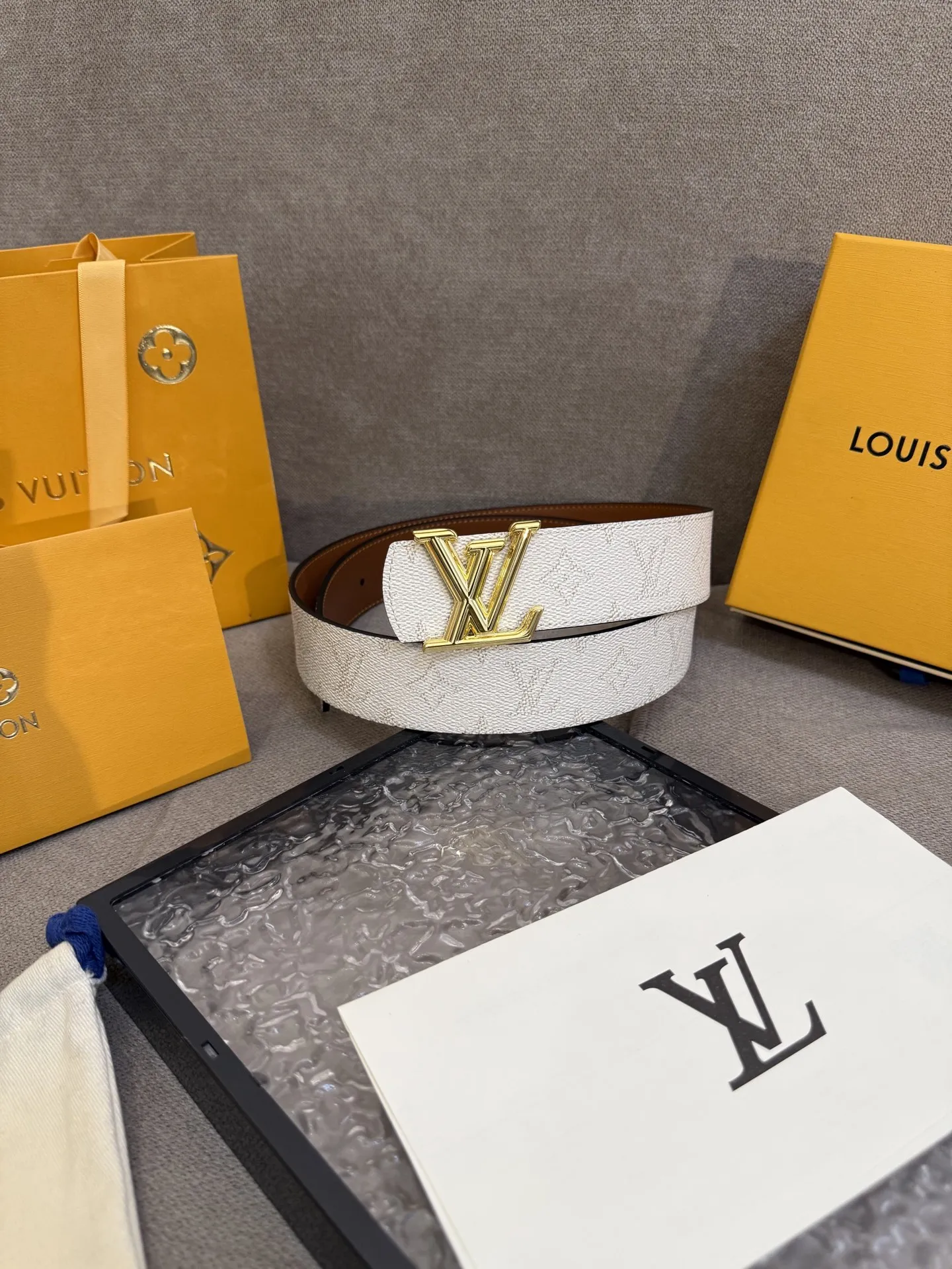 LOUIS VUITTON ディメンション ベルト 新作 ホワイト