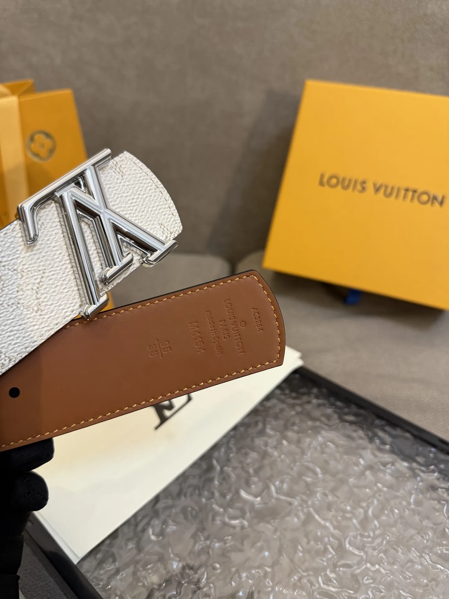 ルイヴィトン ディメンション 新作 ベルト ホワイト - 画像 (4)