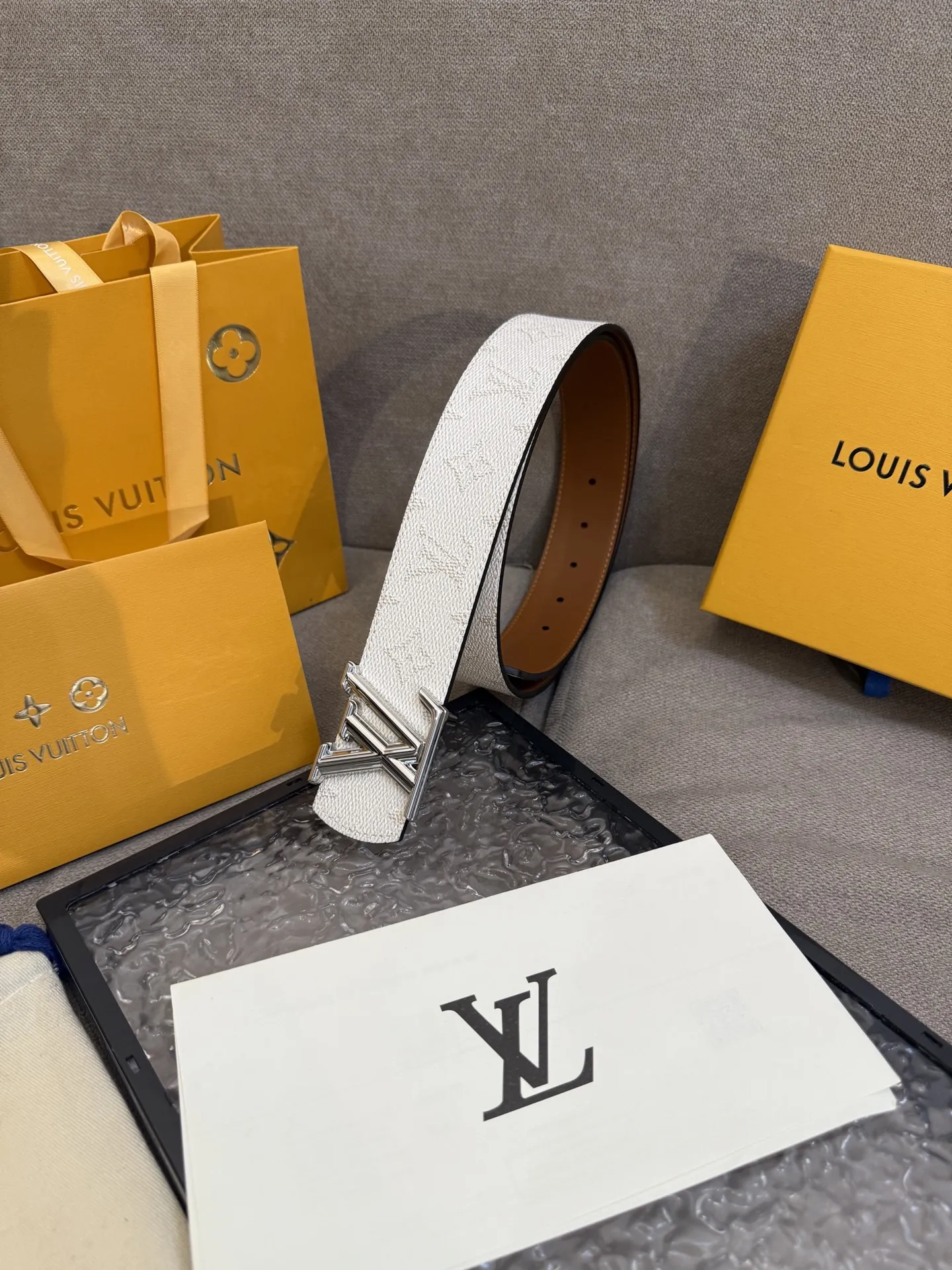 ルイヴィトン ディメンション 新作 ベルト ホワイト - 画像 (6)