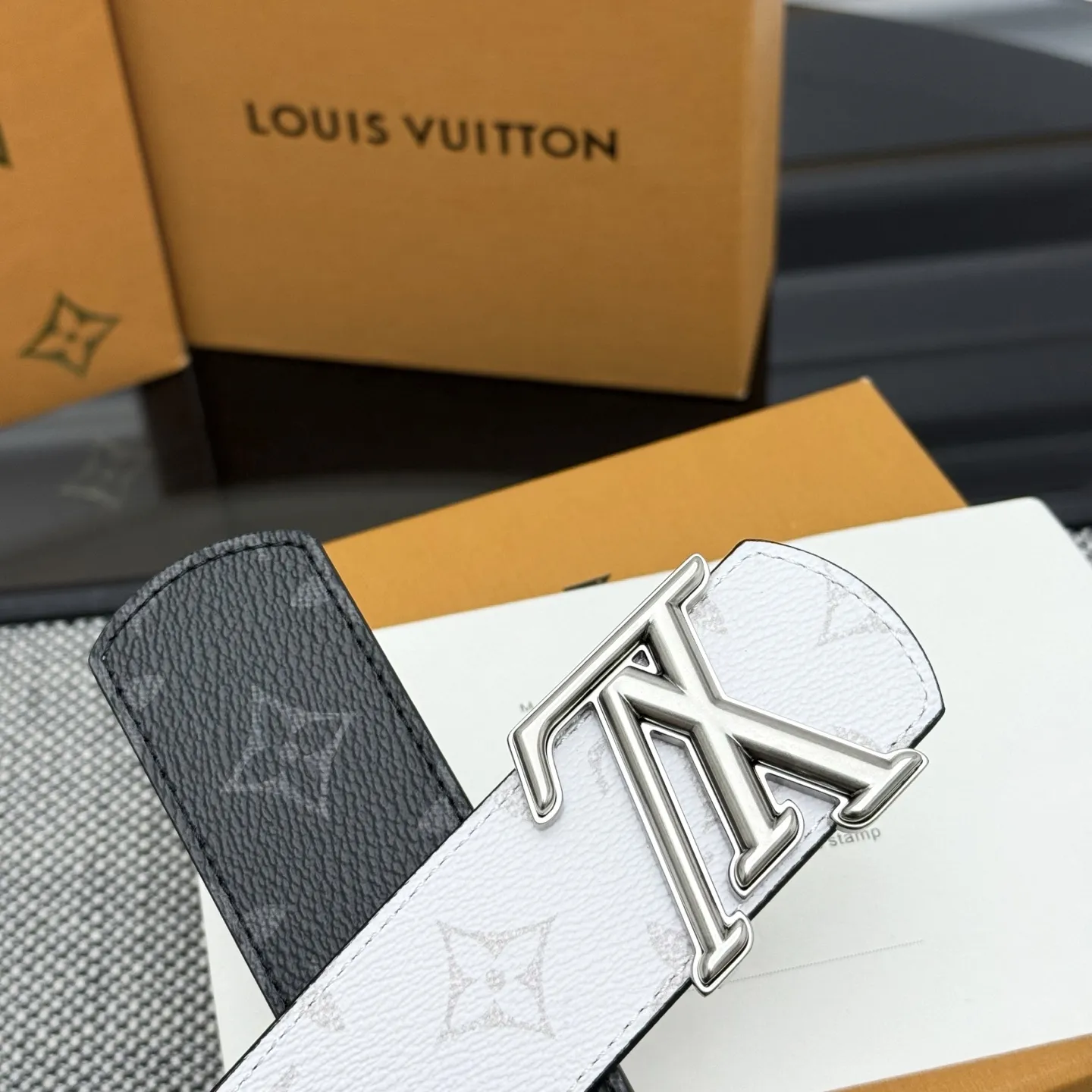 LOUIS VUITTON 新作白Monogramダブルフェイスベルト - 画像 (6)