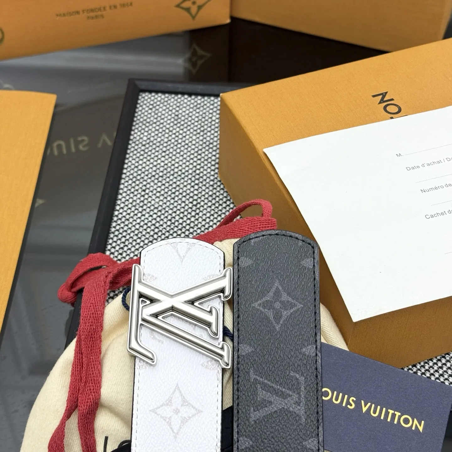 LOUIS VUITTON 新作白Monogramダブルフェイスベルト - 画像 (7)