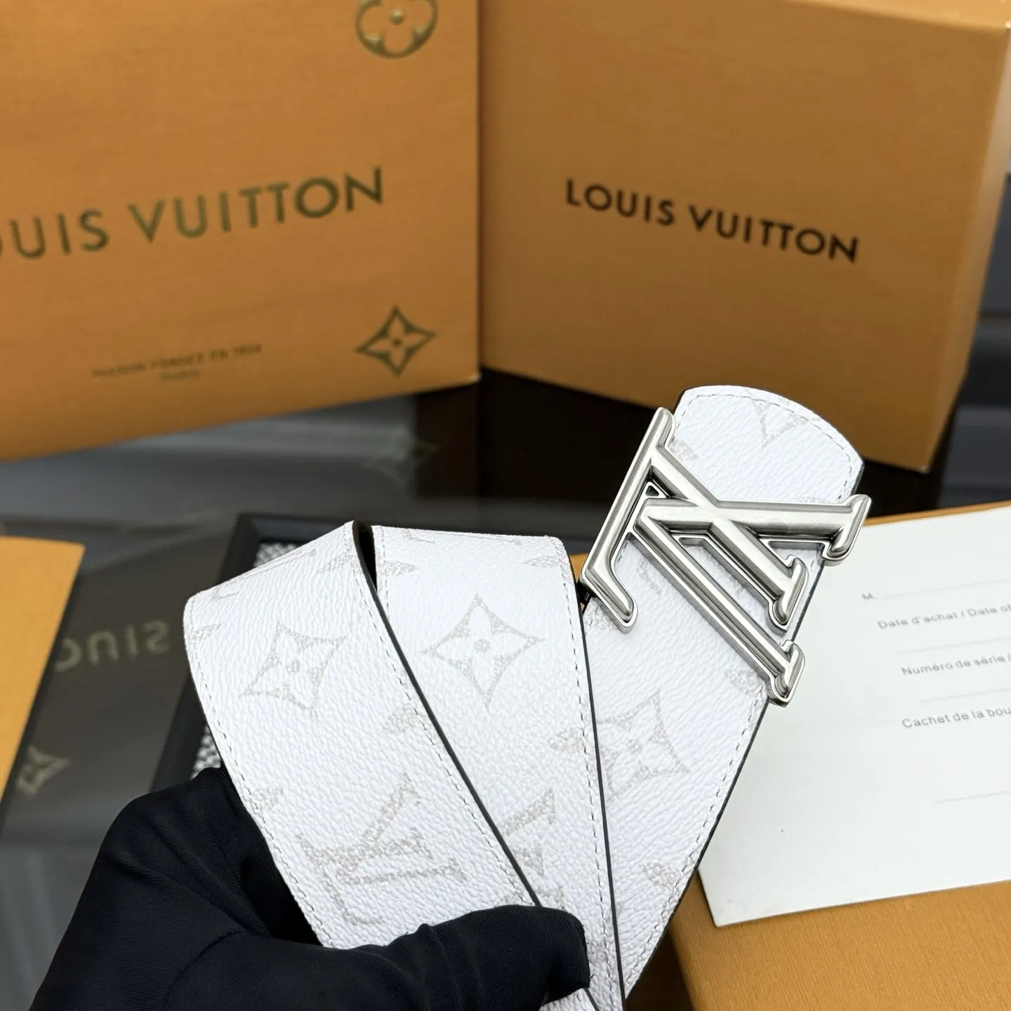 LOUIS VUITTON 新作白Monogramダブルフェイスベルト - 画像 (8)