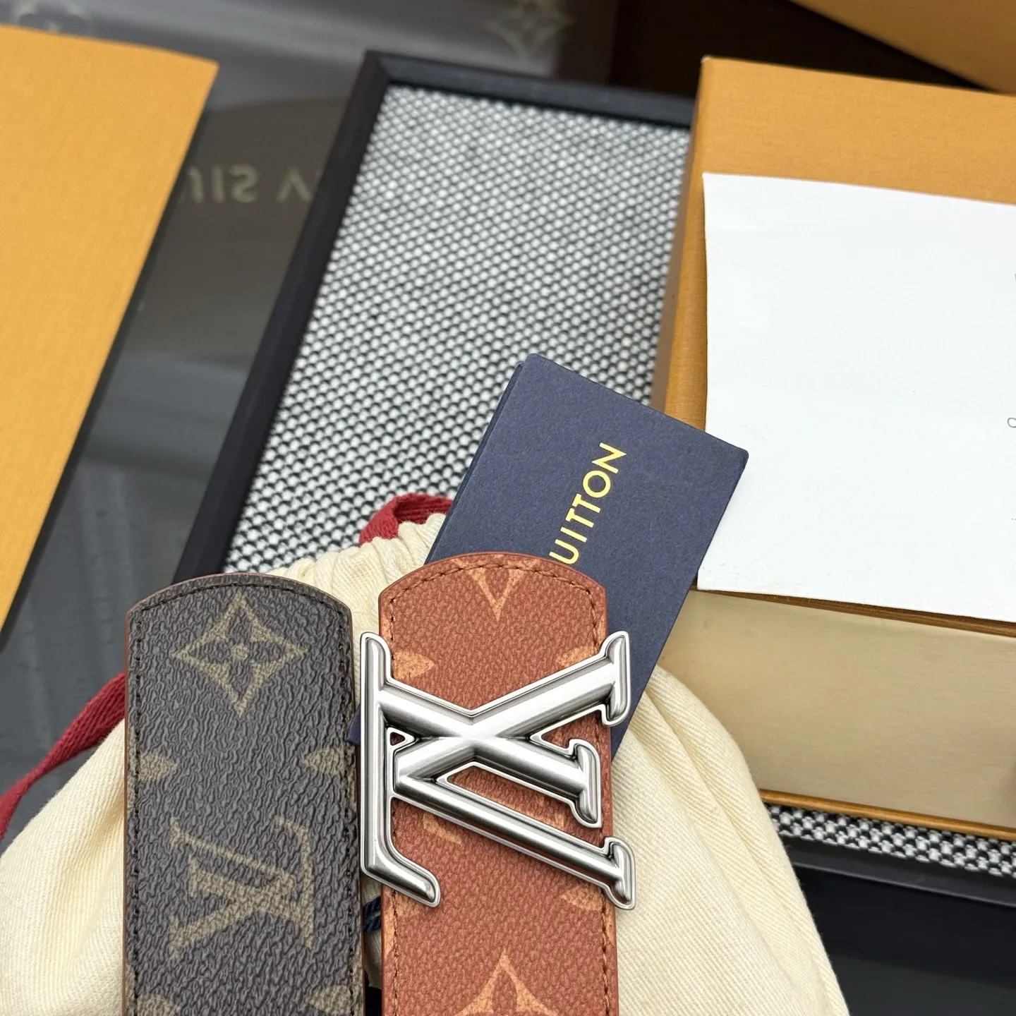 LOUIS VUITTON 新作ダブルフェイスベルト - 画像 (7)