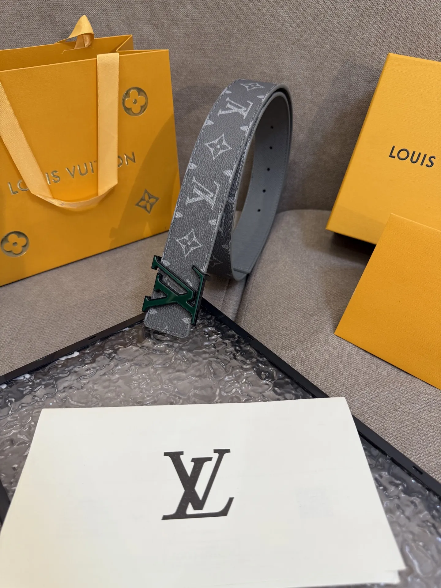 Louis Vuitton 新作グレーベルト帆布レザー - 画像 (4)