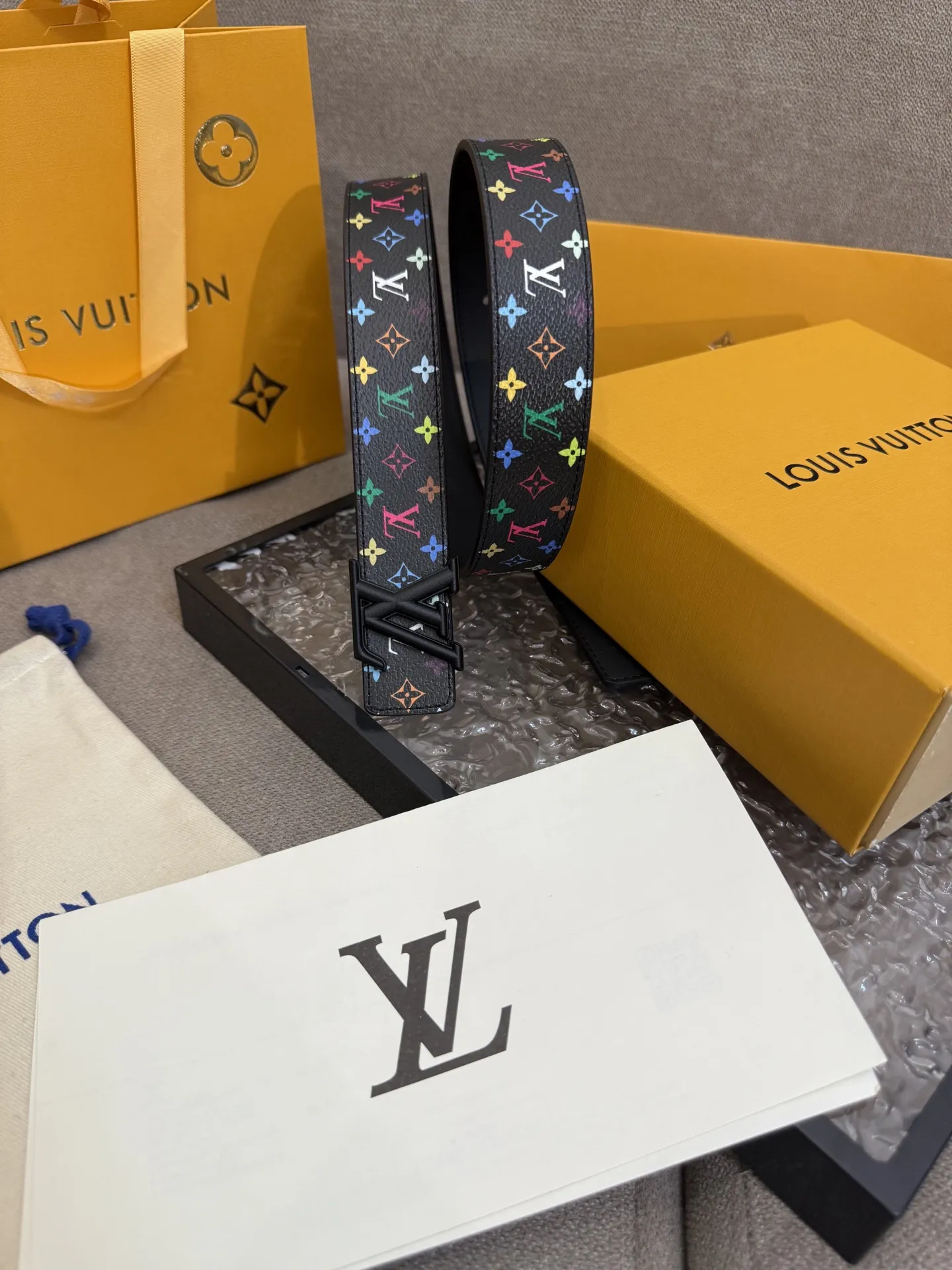 LOUIS VUITTON 三色モノグラムベルト 3.0cm