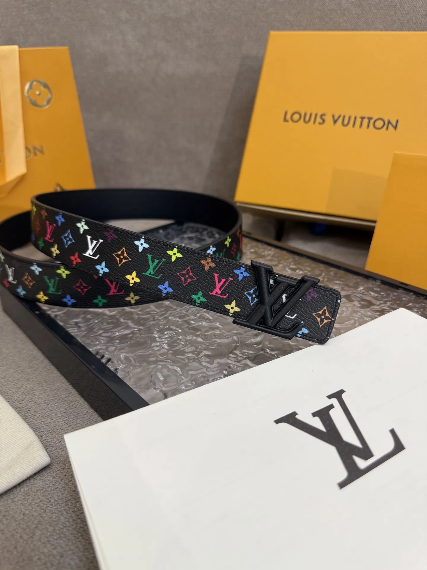 LOUIS VUITTON 三色モノグラムベルト 3.0cm - 画像 (4)