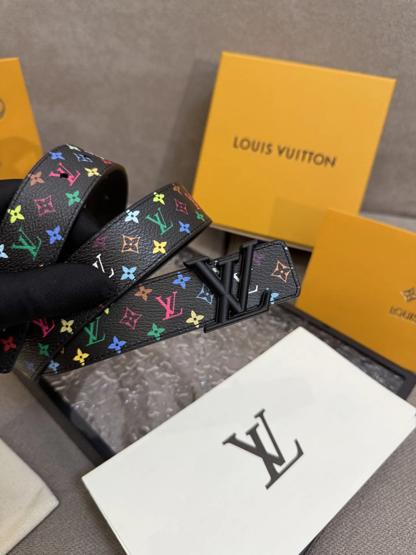 LOUIS VUITTON 三色モノグラムベルト 3.0cm - 画像 (6)