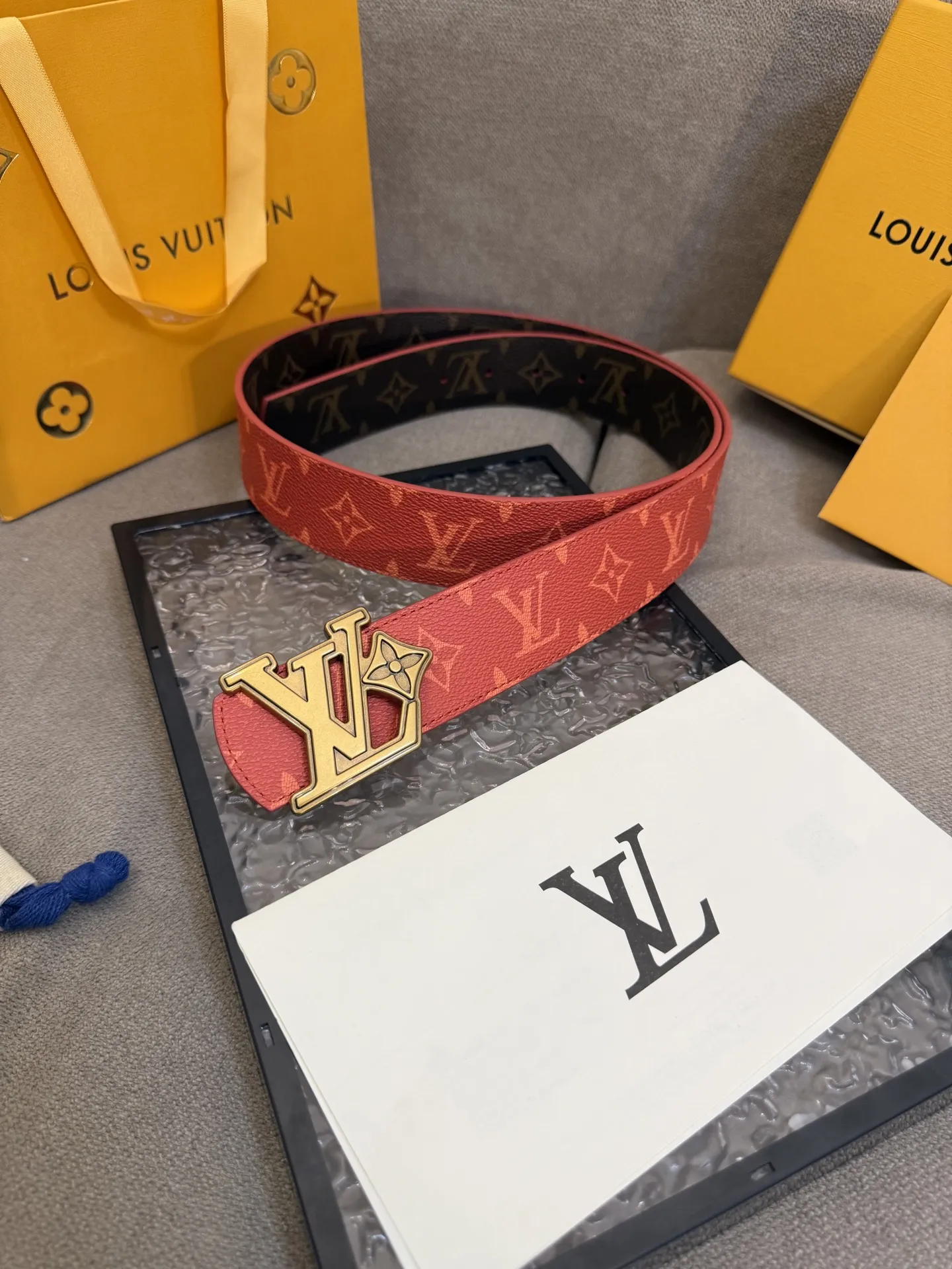 LOUIS VUITTON 新作レッドMonogramベルト - 画像 (3)