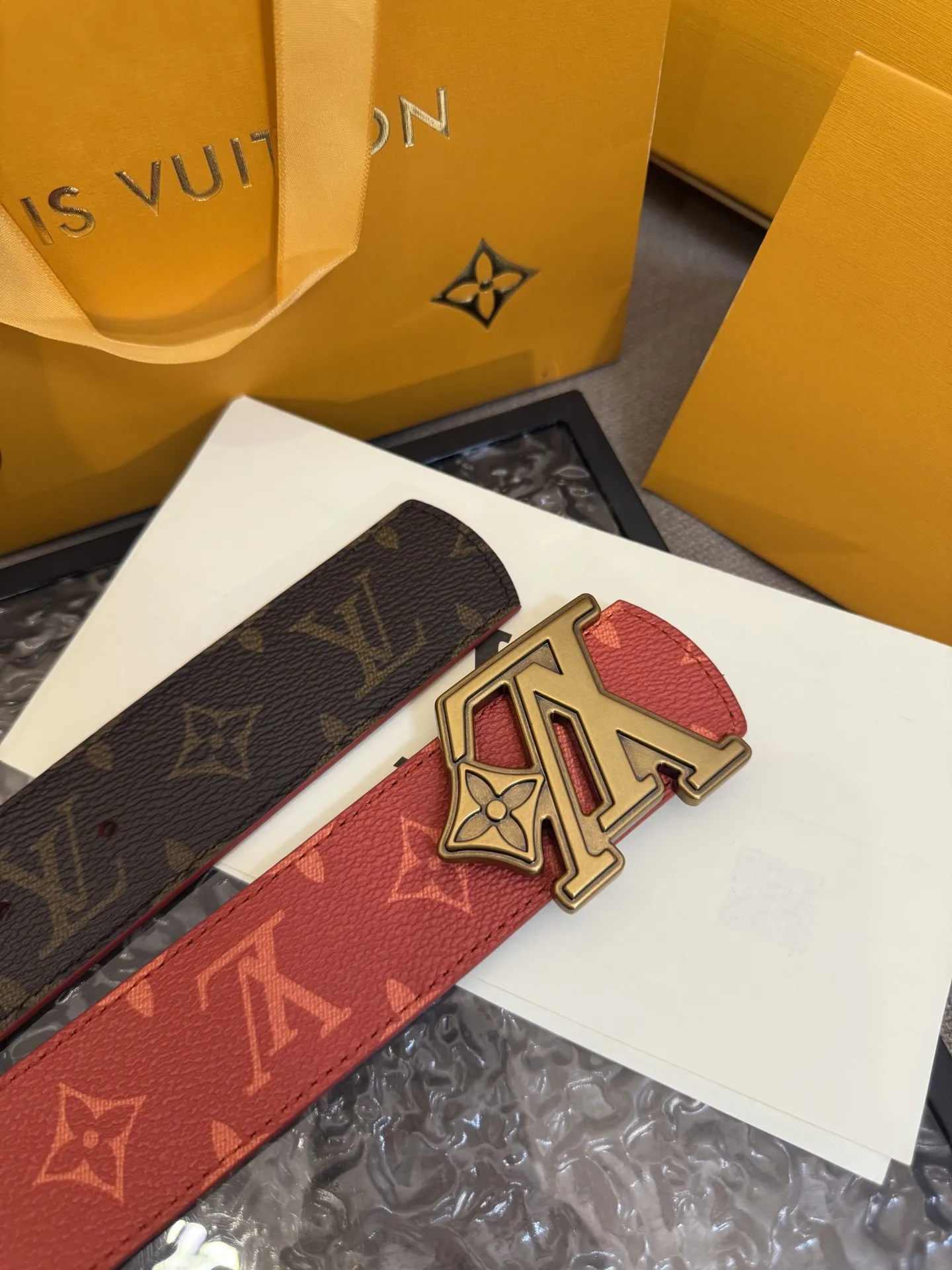 LOUIS VUITTON 新作レッドMonogramベルト - 画像 (5)