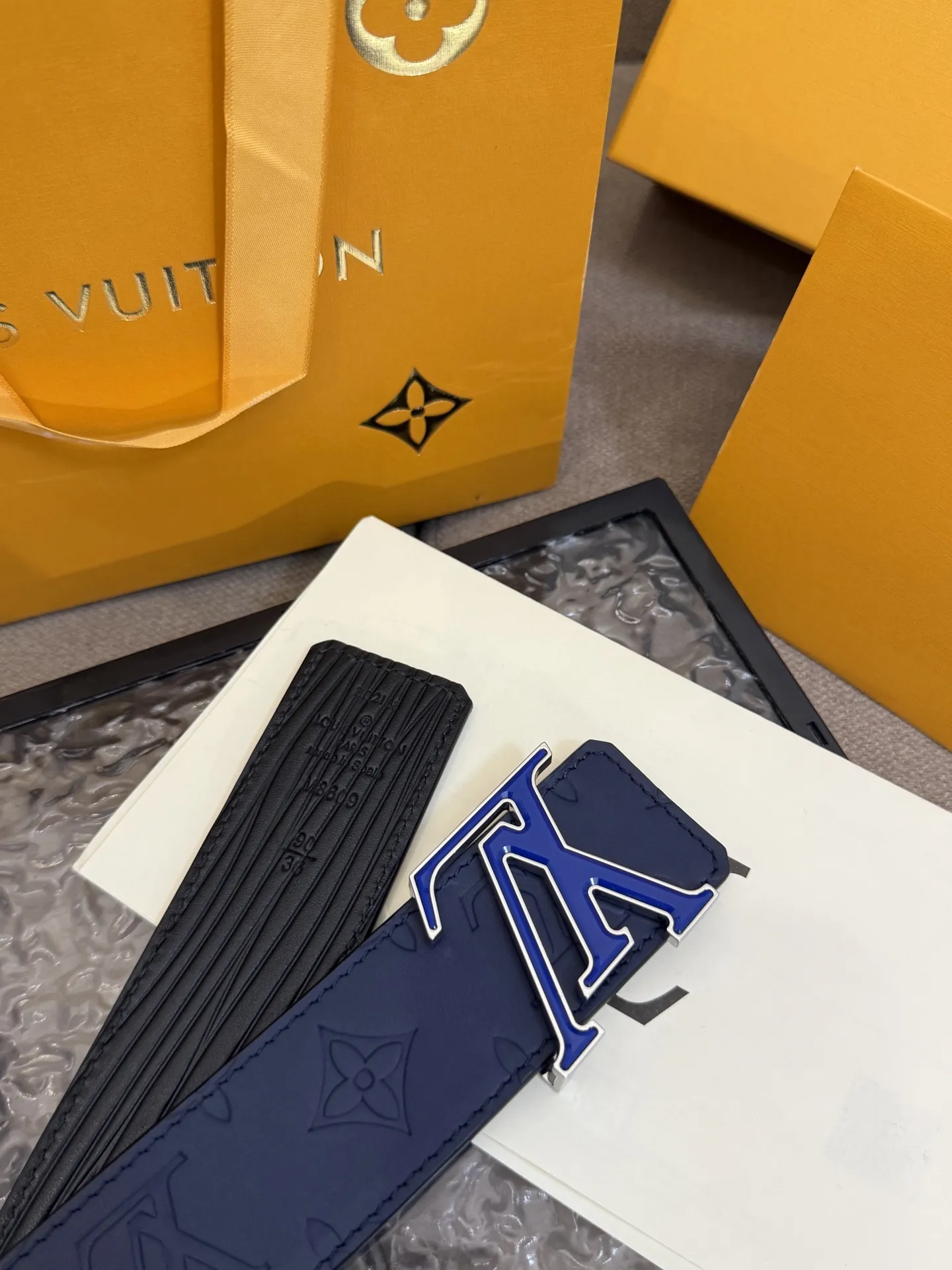 Louis Vuitton 新作ブルーベルト Epiレザー - 画像 (5)