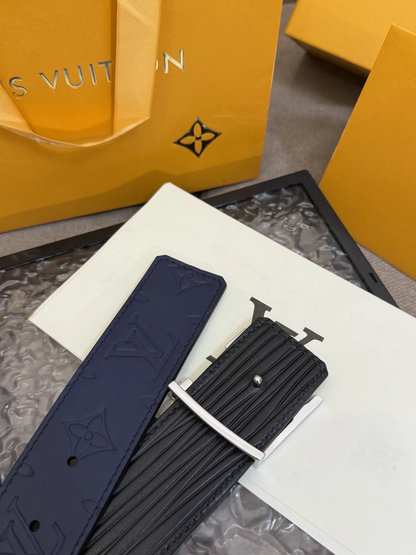 Louis Vuitton 新作ブルーベルト Epiレザー - 画像 (6)