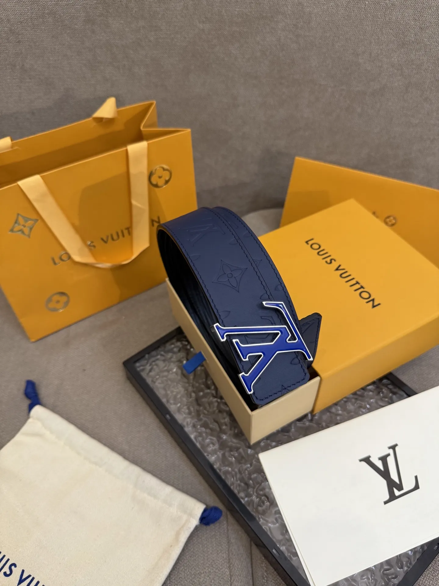 Louis Vuitton 新作ブルーベルト Epiレザー - 画像 (7)