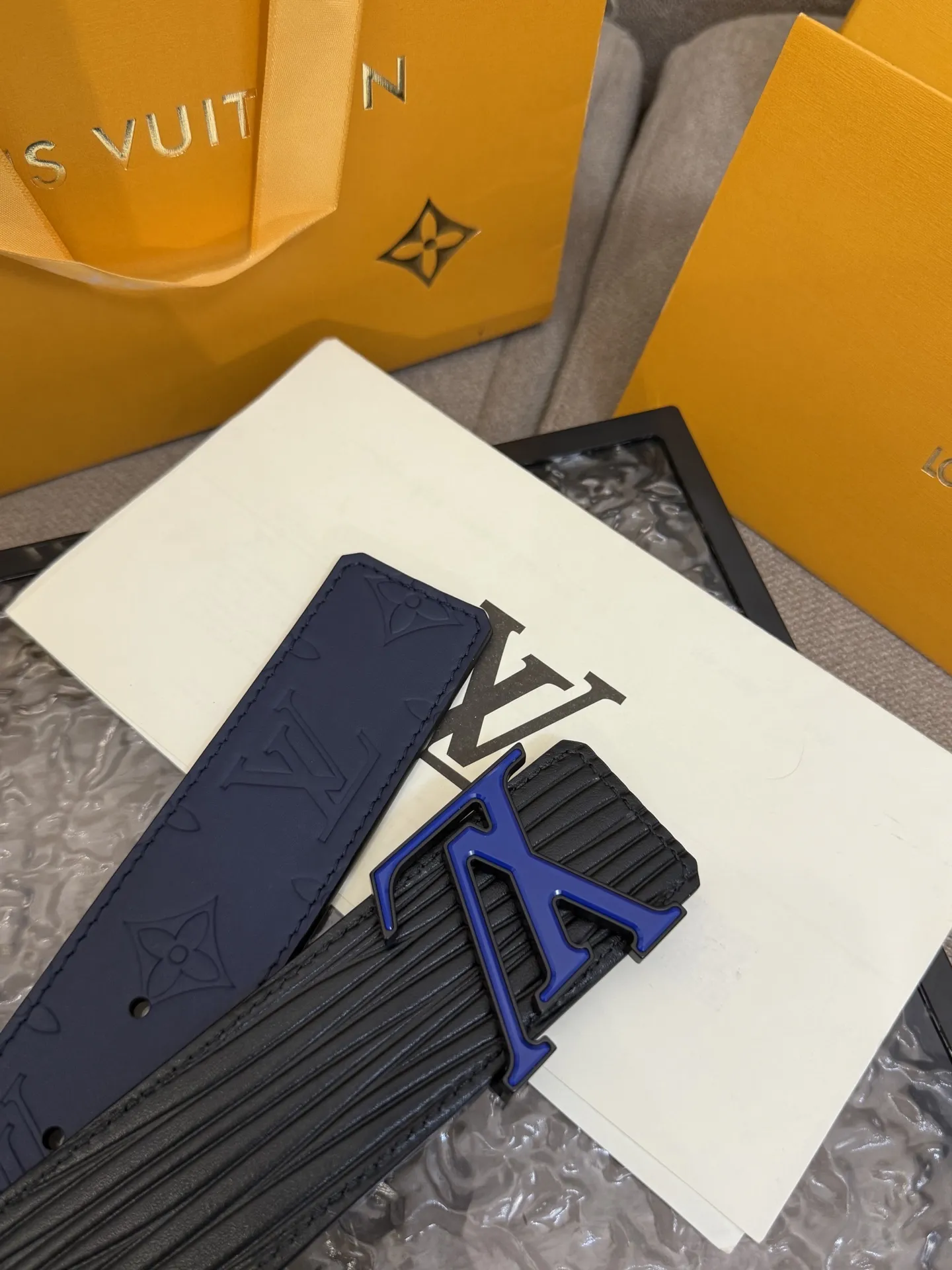 LOUIS VUITTON 新作ブルーベルトダブルフェイス - 画像 (5)