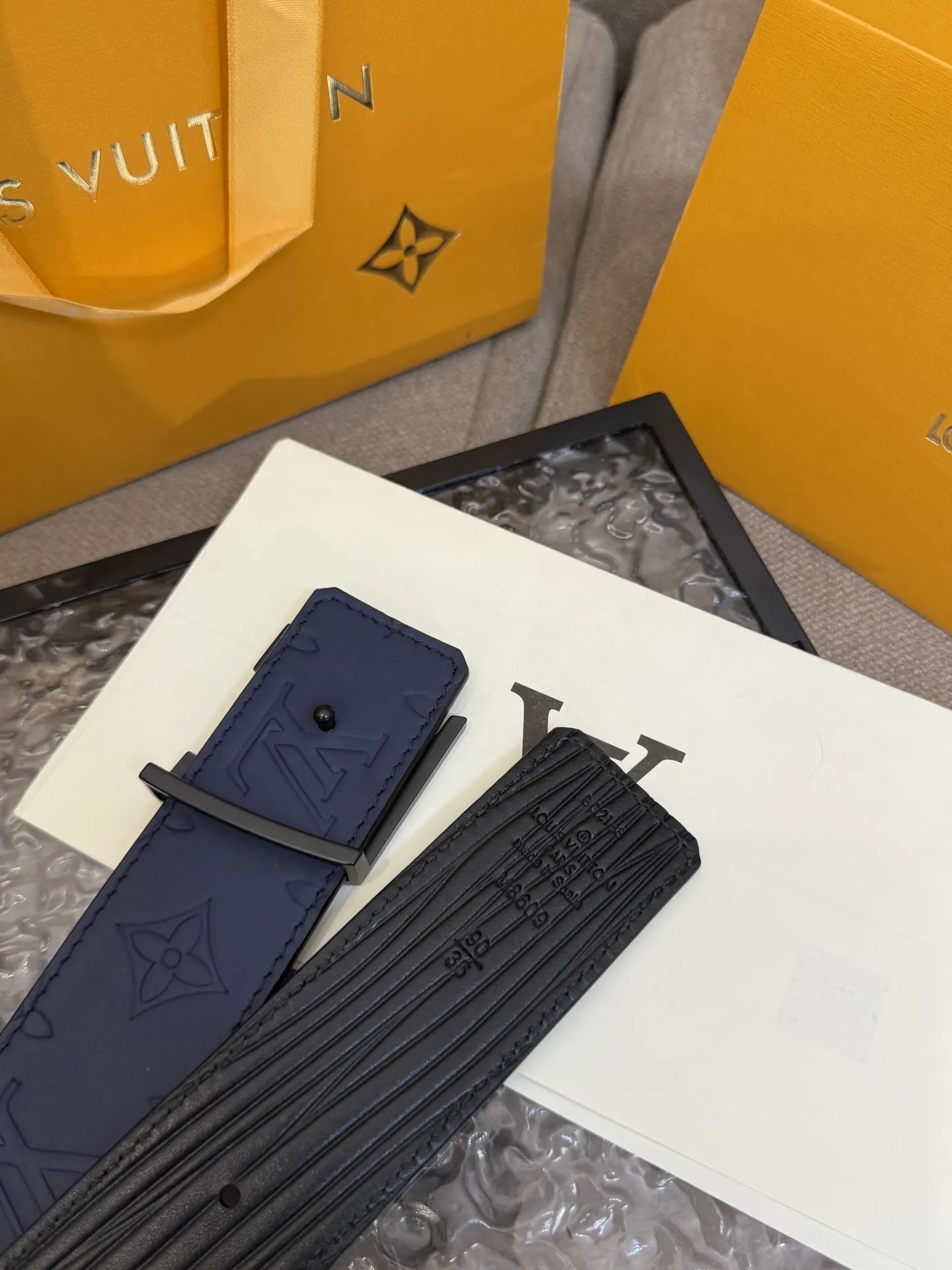 LOUIS VUITTON 新作ブルーベルトダブルフェイス - 画像 (6)