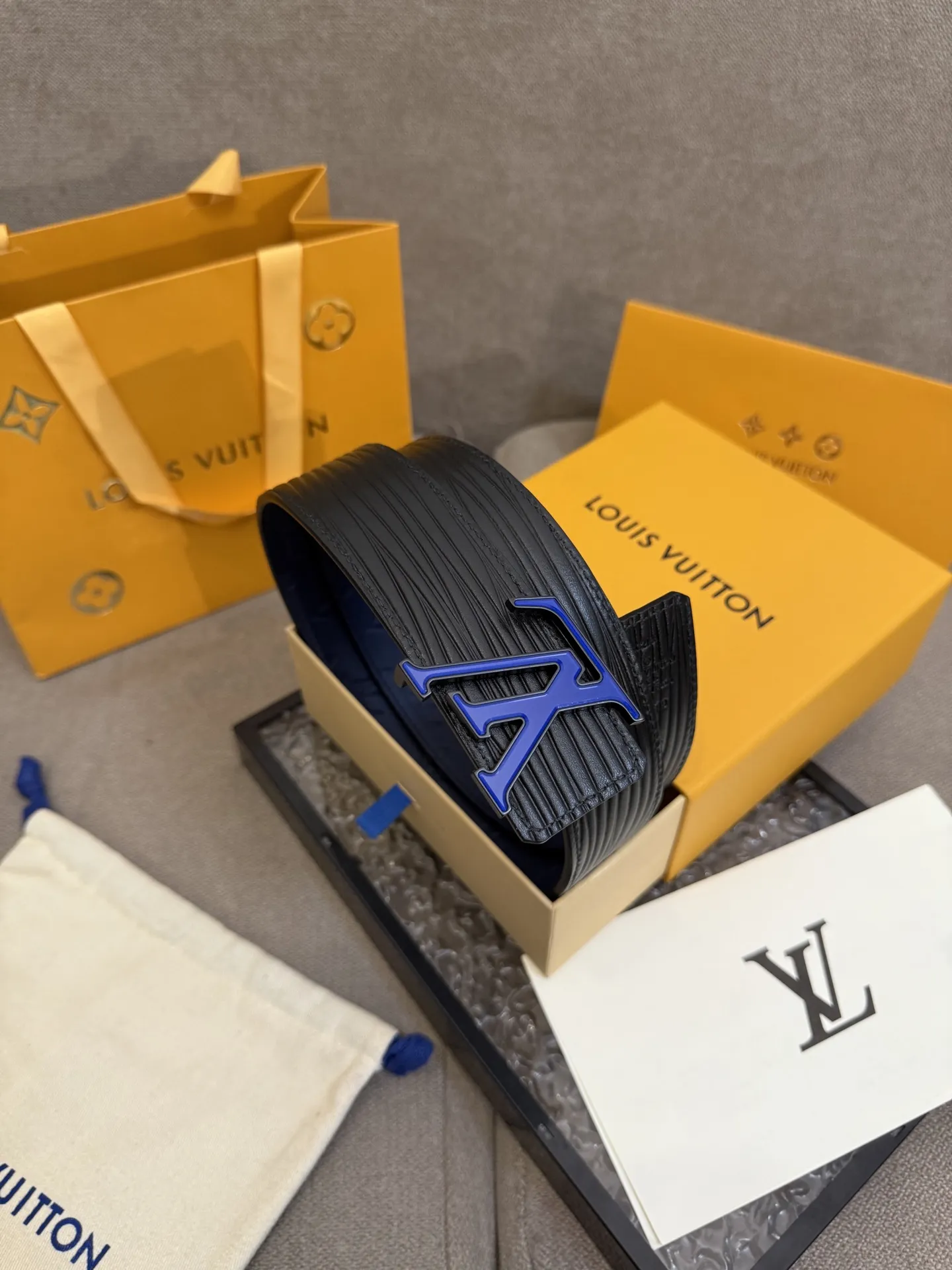 LOUIS VUITTON 新作ブルーベルトダブルフェイス - 画像 (7)