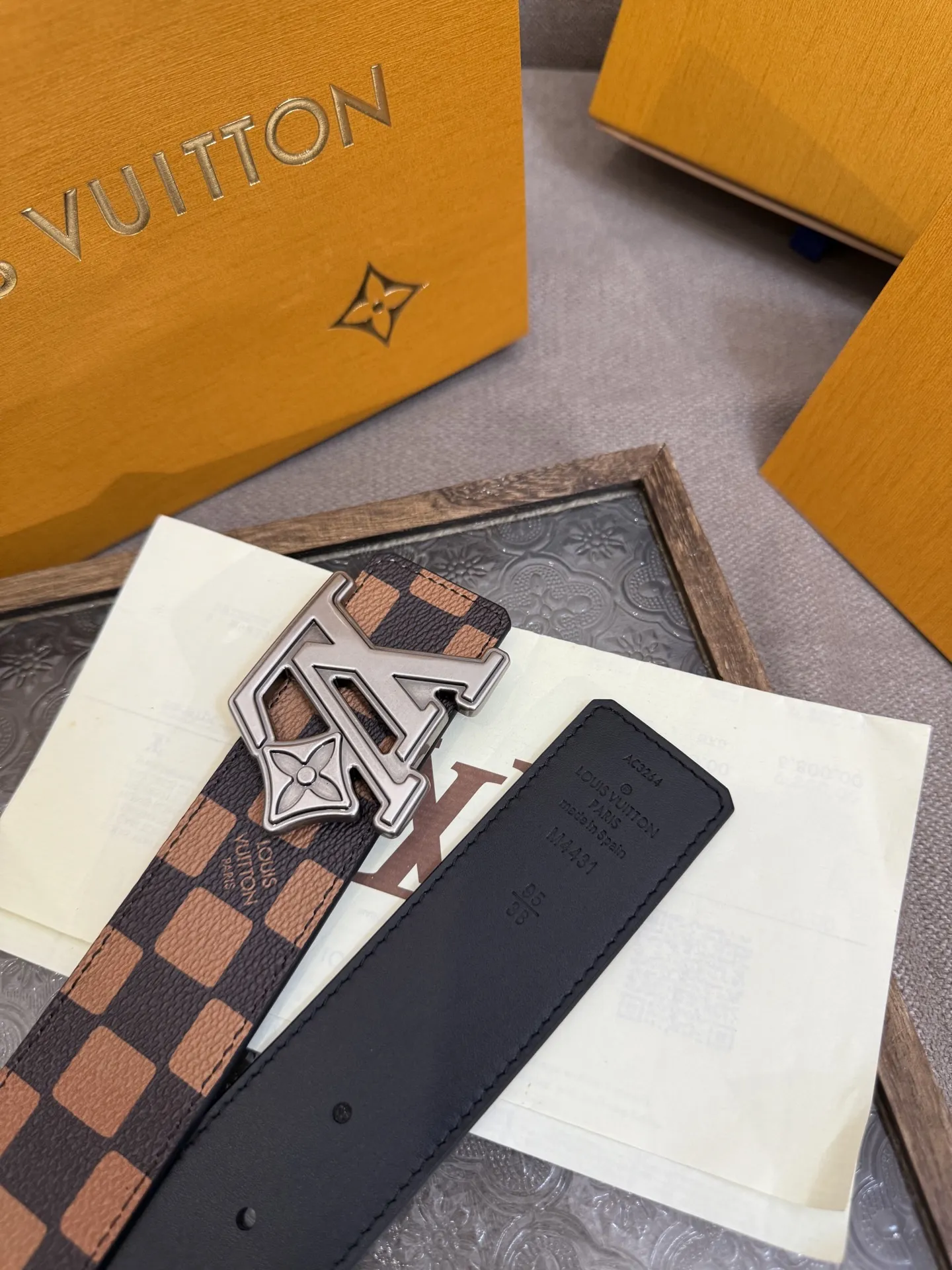 LOUIS VUITTON 新作ダークブラウン格子柄ベルト - 画像 (5)