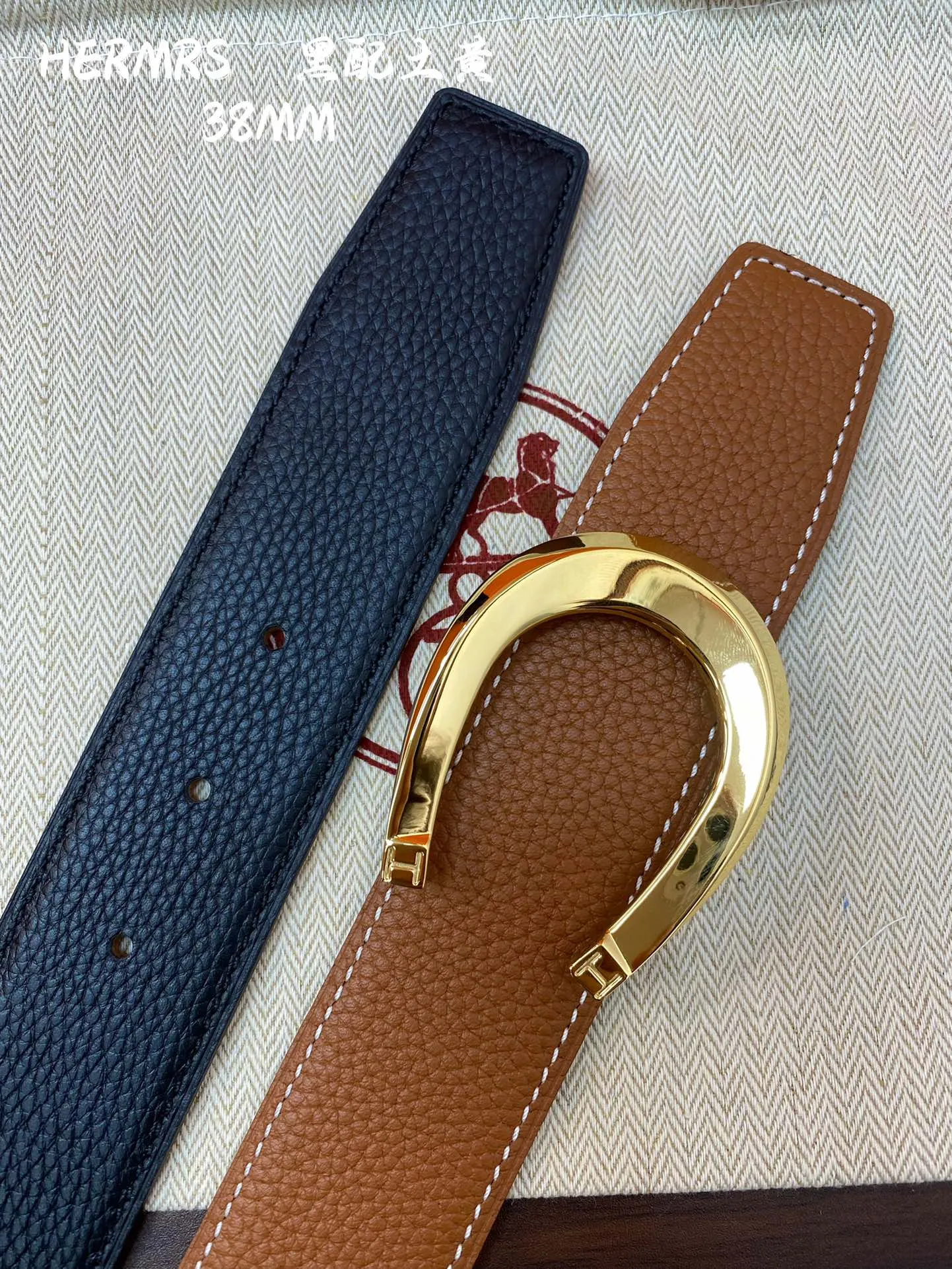 Hermès新作H BELTバックルレザーベルト38mmブルーとブラウン