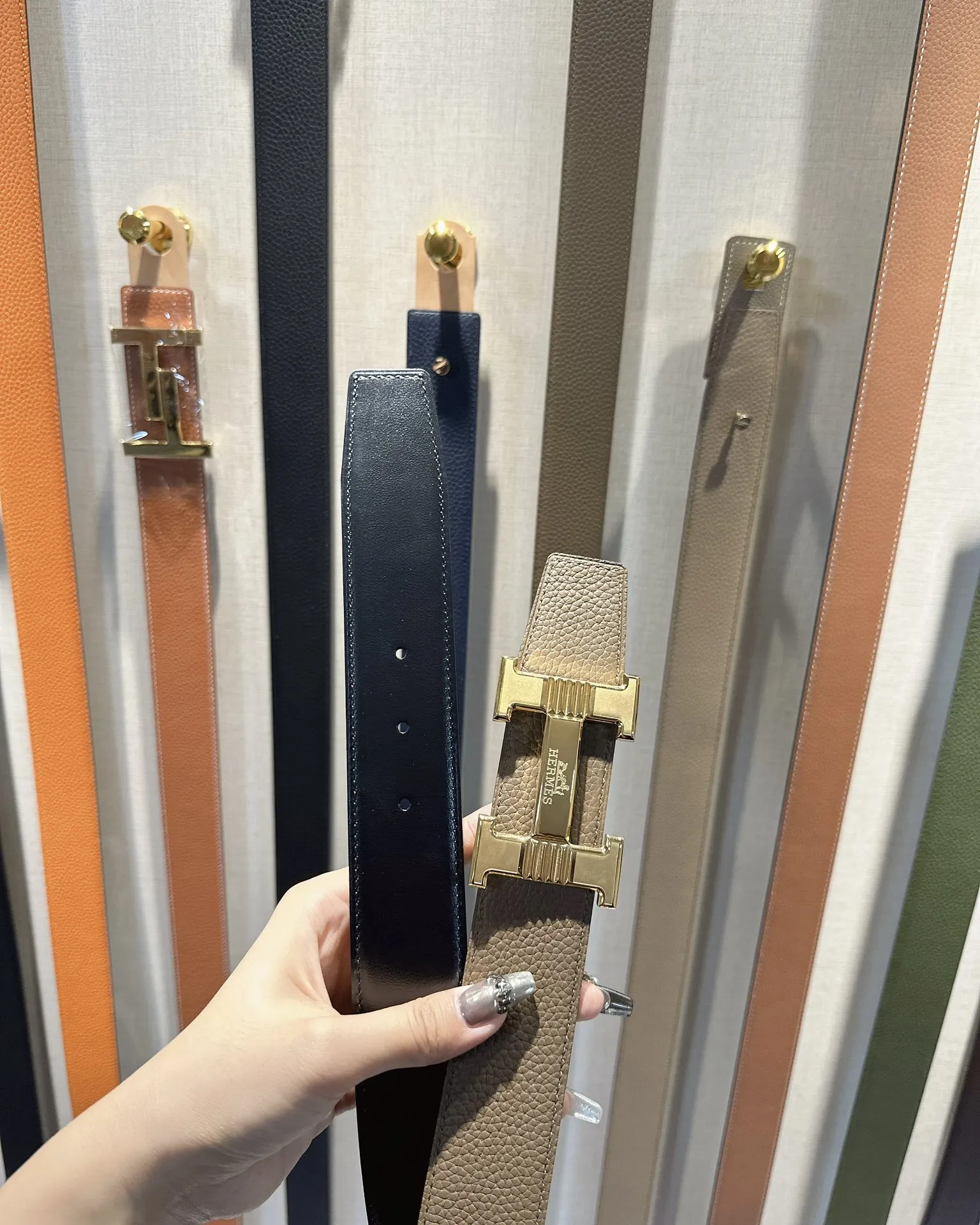 エルメス新作ベージュレザーベルトH型バックル - 画像 (3)