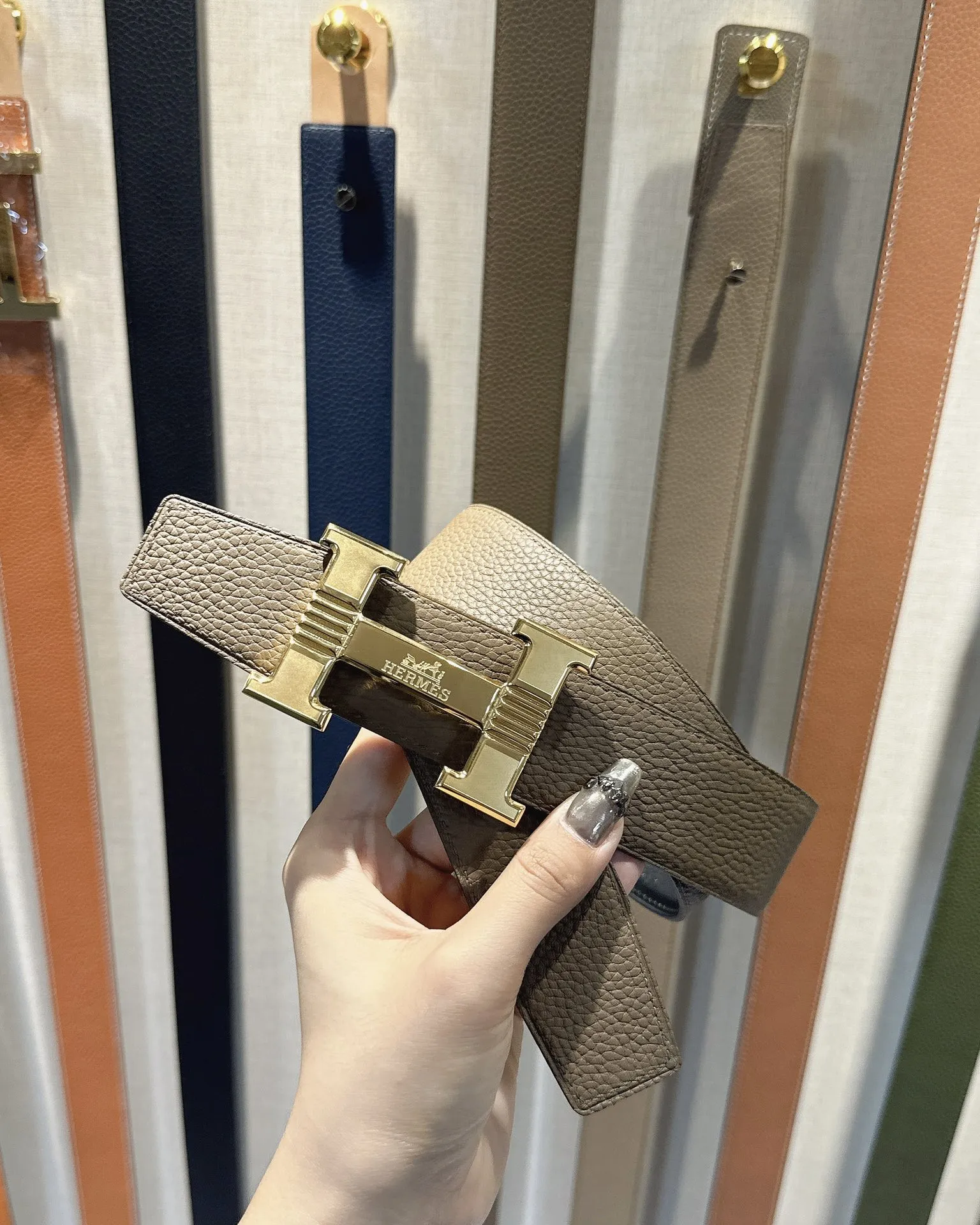 エルメス新作ベージュレザーベルトH型バックル - 画像 (6)