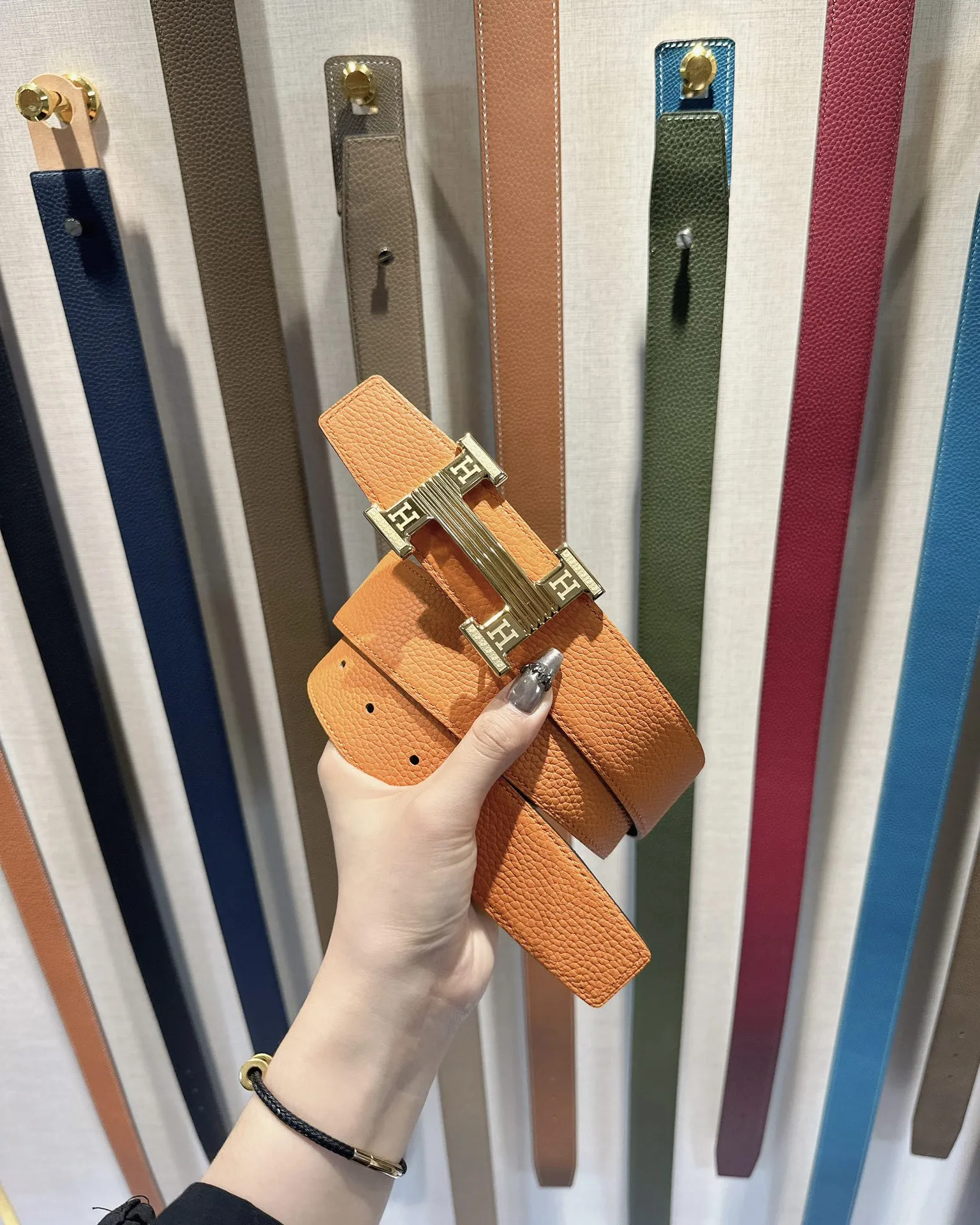 エルメス新作オレンジレザーベルト