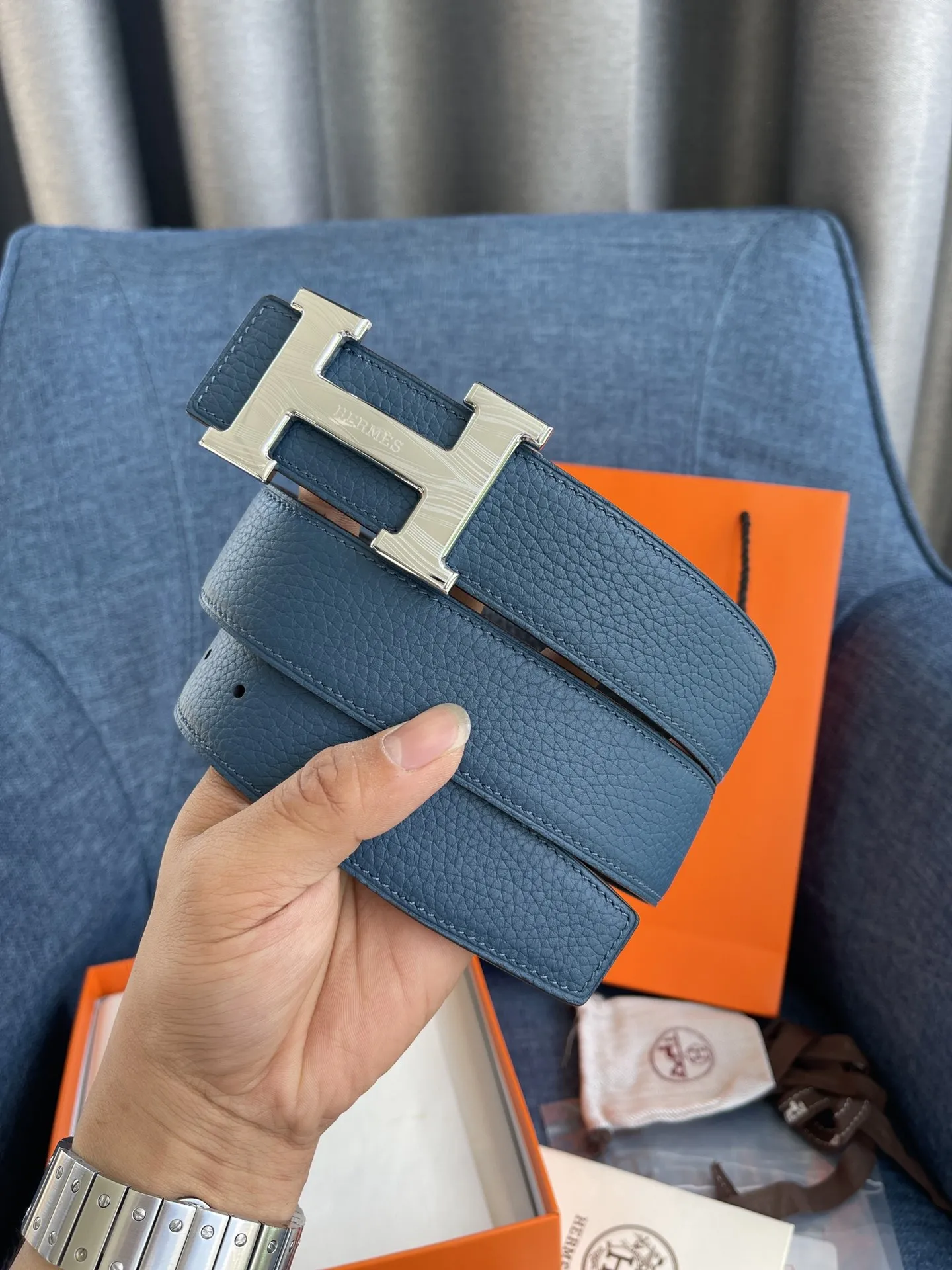 Hermès新作CONSTANCE BELTブルーレザー38mm