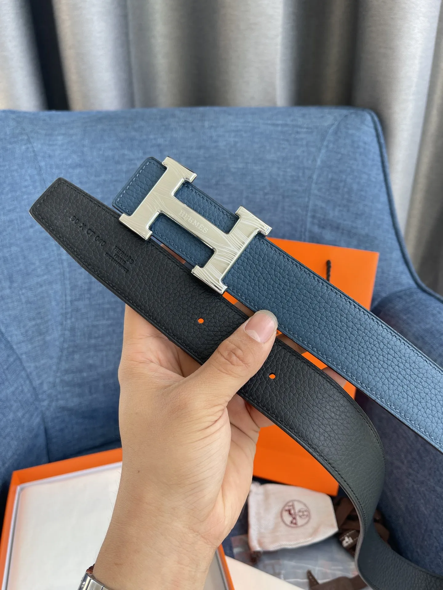Hermès新作CONSTANCE BELTブルーレザー38mm - 画像 (4)