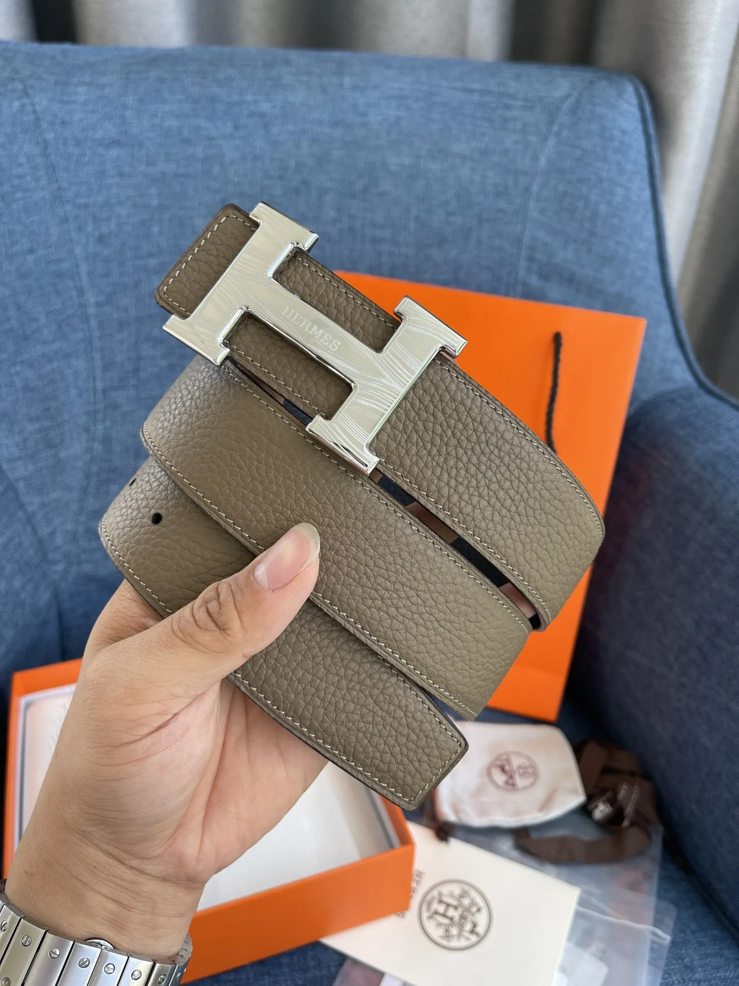 エルメス新作コンステンスベルトグレー可逆式