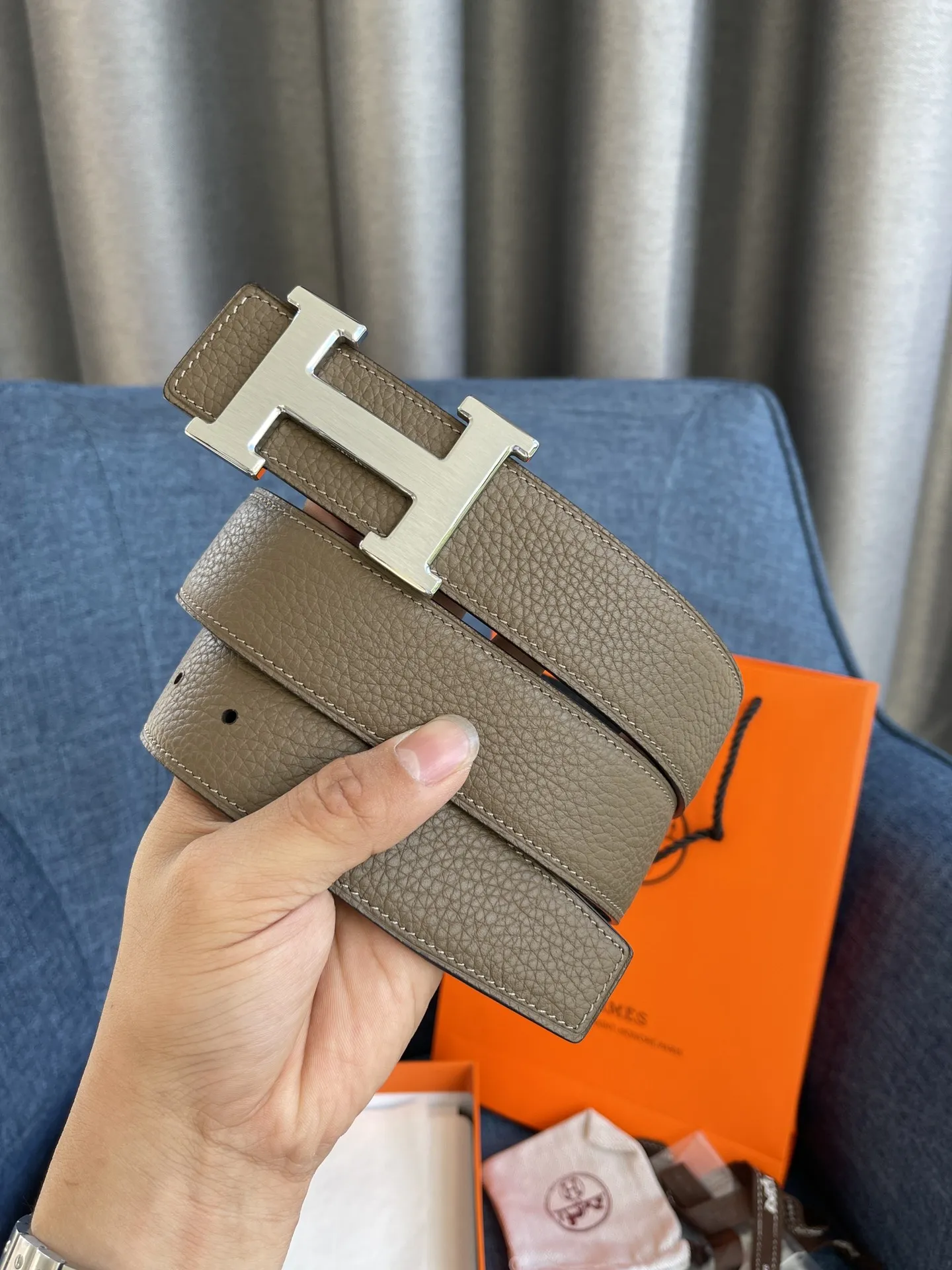 エルメス新作コンステンスベルトオリーブリバーシブル