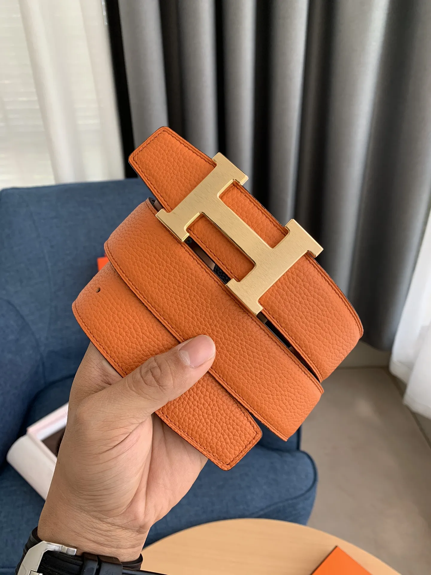 エルメス新作オレンジレザーベルト