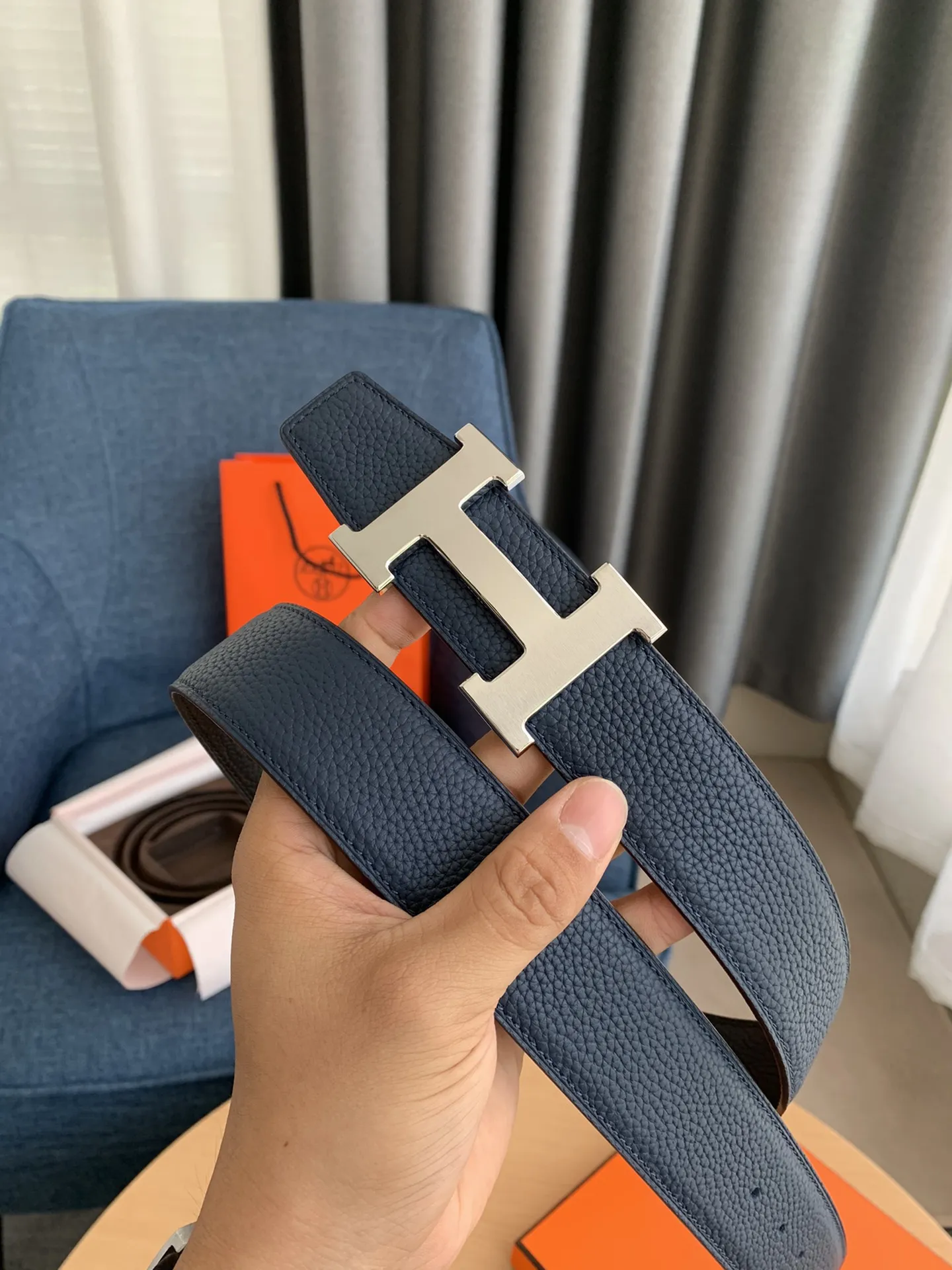 Hermès新作ブルーベルトリバーシブル38mm - 画像 (3)