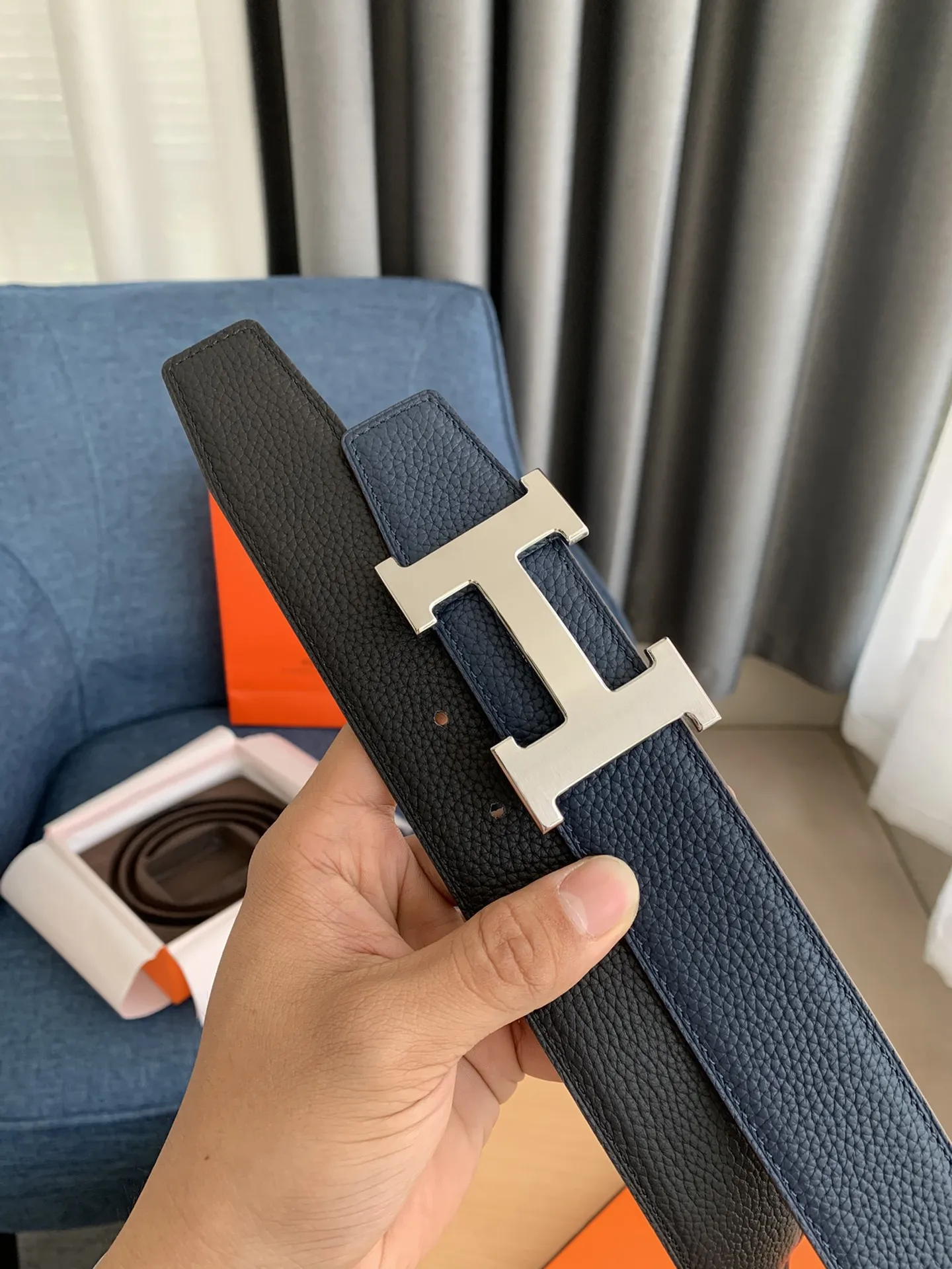 Hermès新作ブルーベルトリバーシブル38mm - 画像 (4)