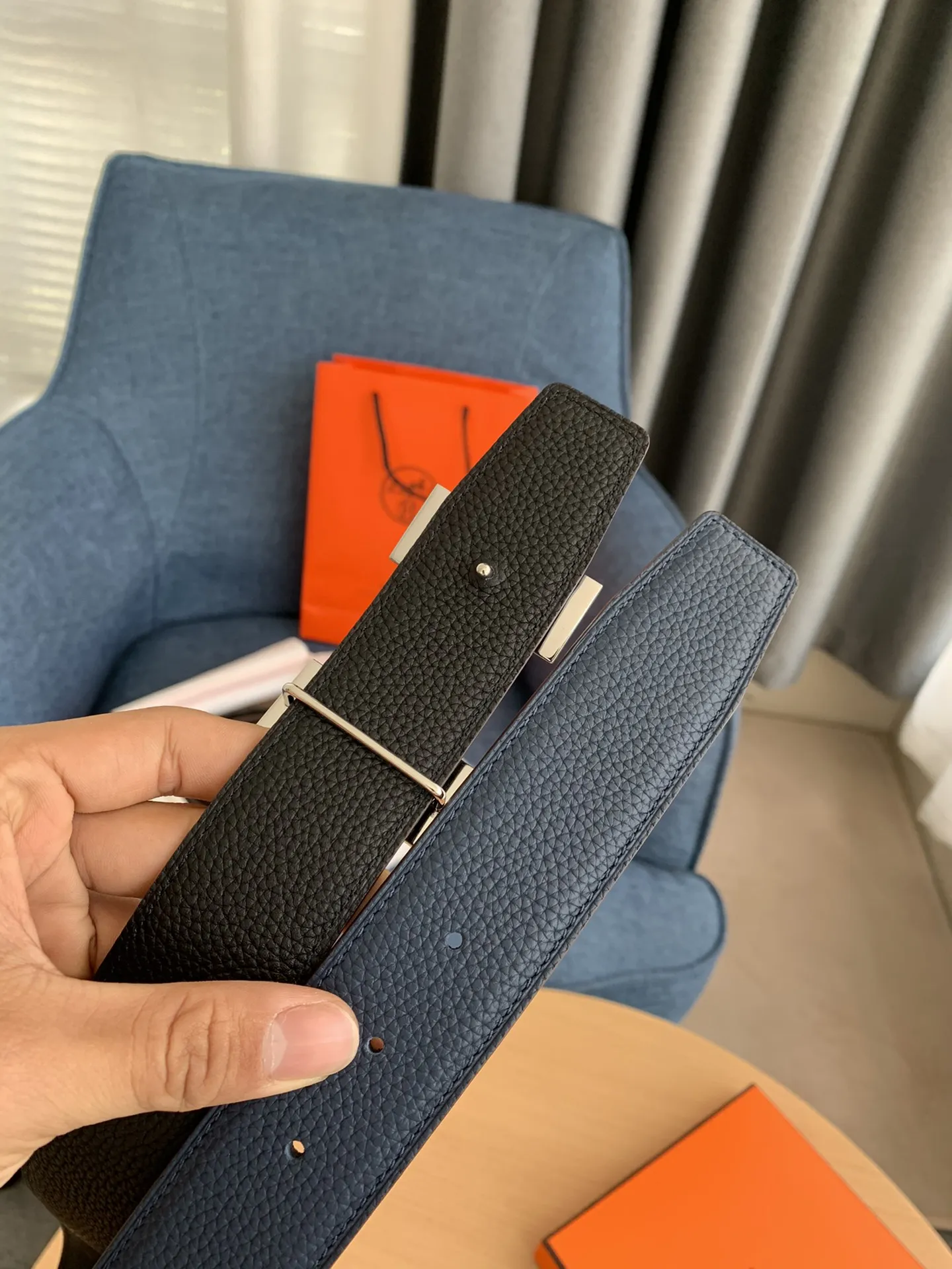 Hermès新作ブルーベルトリバーシブル38mm - 画像 (5)