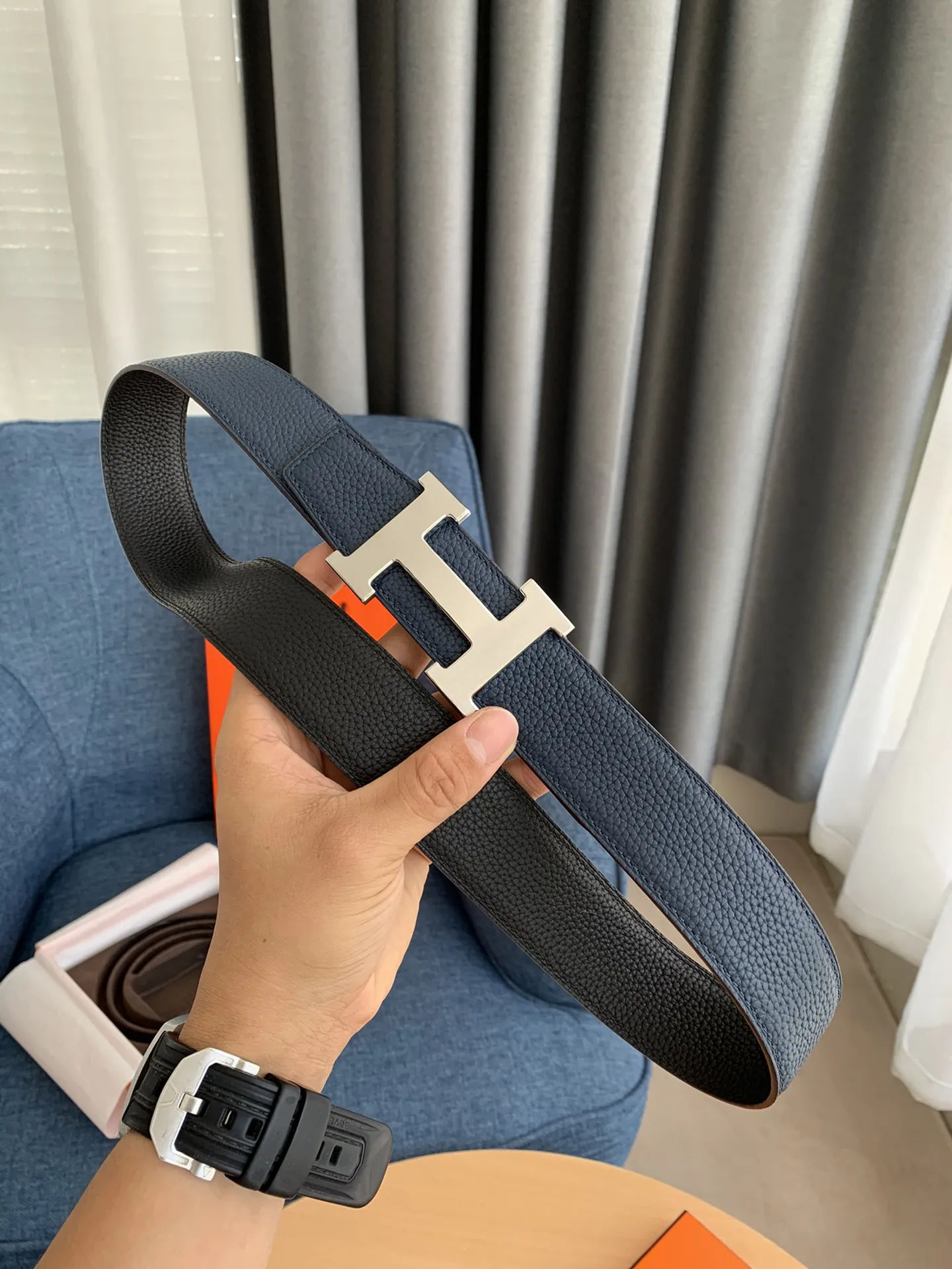 Hermès新作ブルーベルトリバーシブル38mm - 画像 (7)