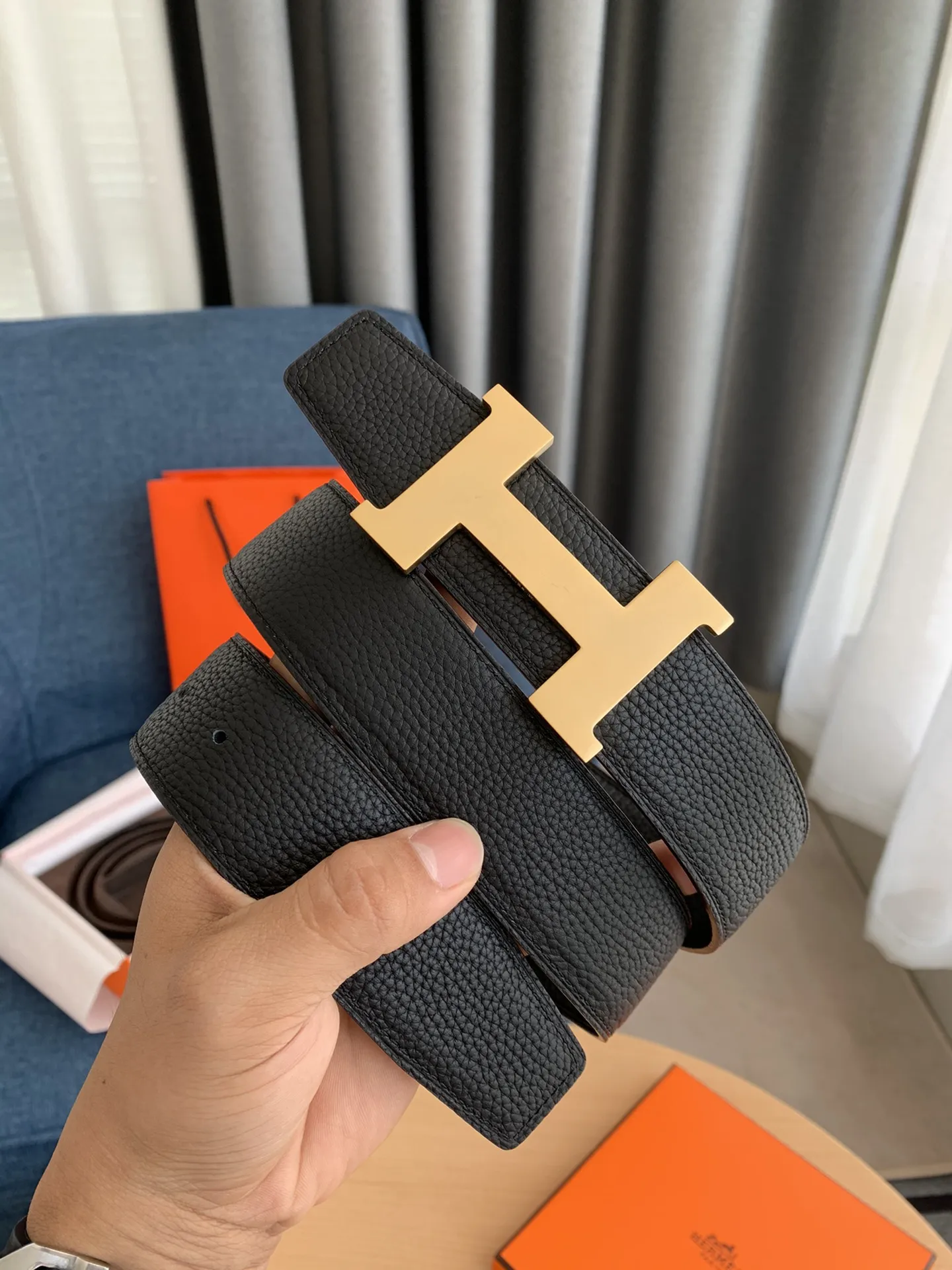 Hermès新作黒リバーシブルレザーベルト