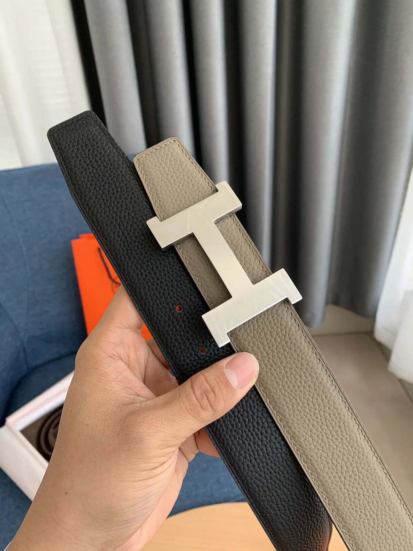 Hermès新作コンステンスベルトグレー革リバーシブル - 画像 (4)